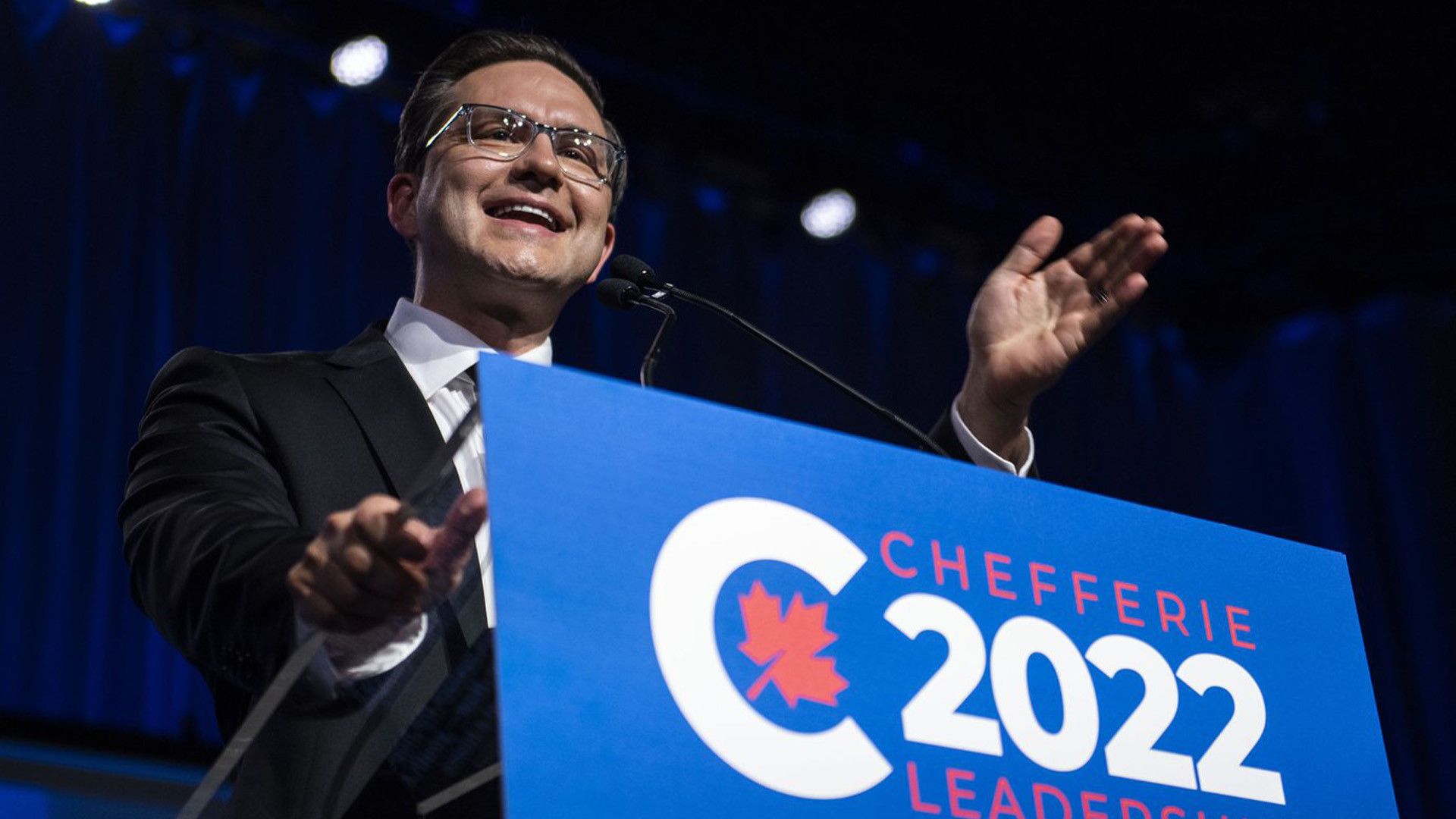 Le chef du Parti conservateur du Canada, Pierre Poilievre, prononce un discours après avoir été annoncé vainqueur du vote à la direction du Parti conservateur du Canada, à Ottawa, le samedi 10 septembre 2022.