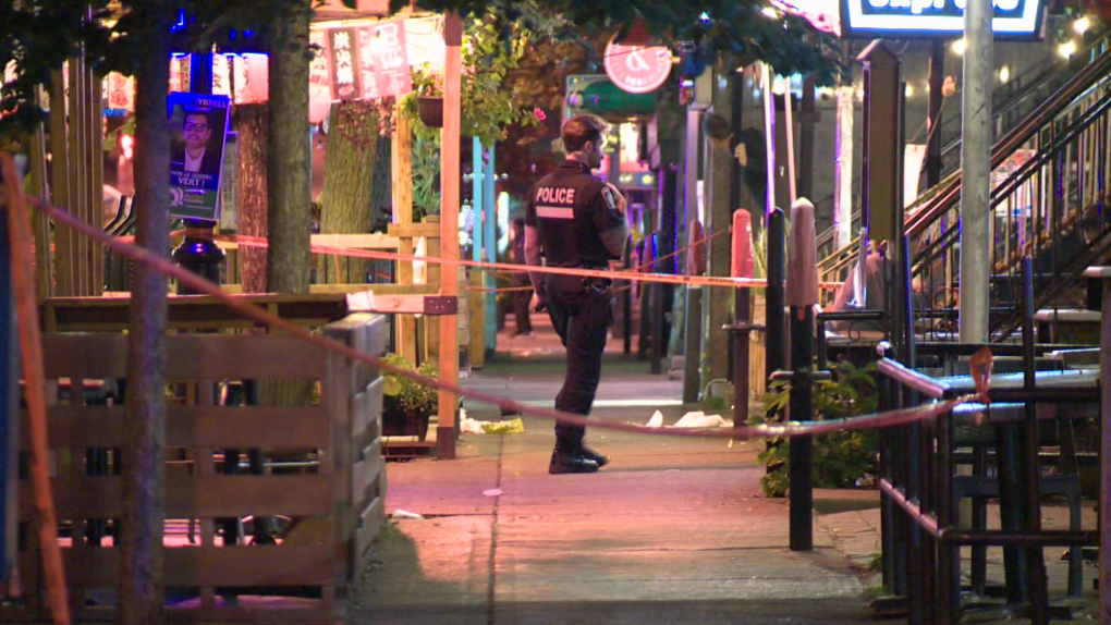 La police de Montréal enquête sur une fusillade sur la rue Saint-Denis, près du boulevard de Maisonneuve. 