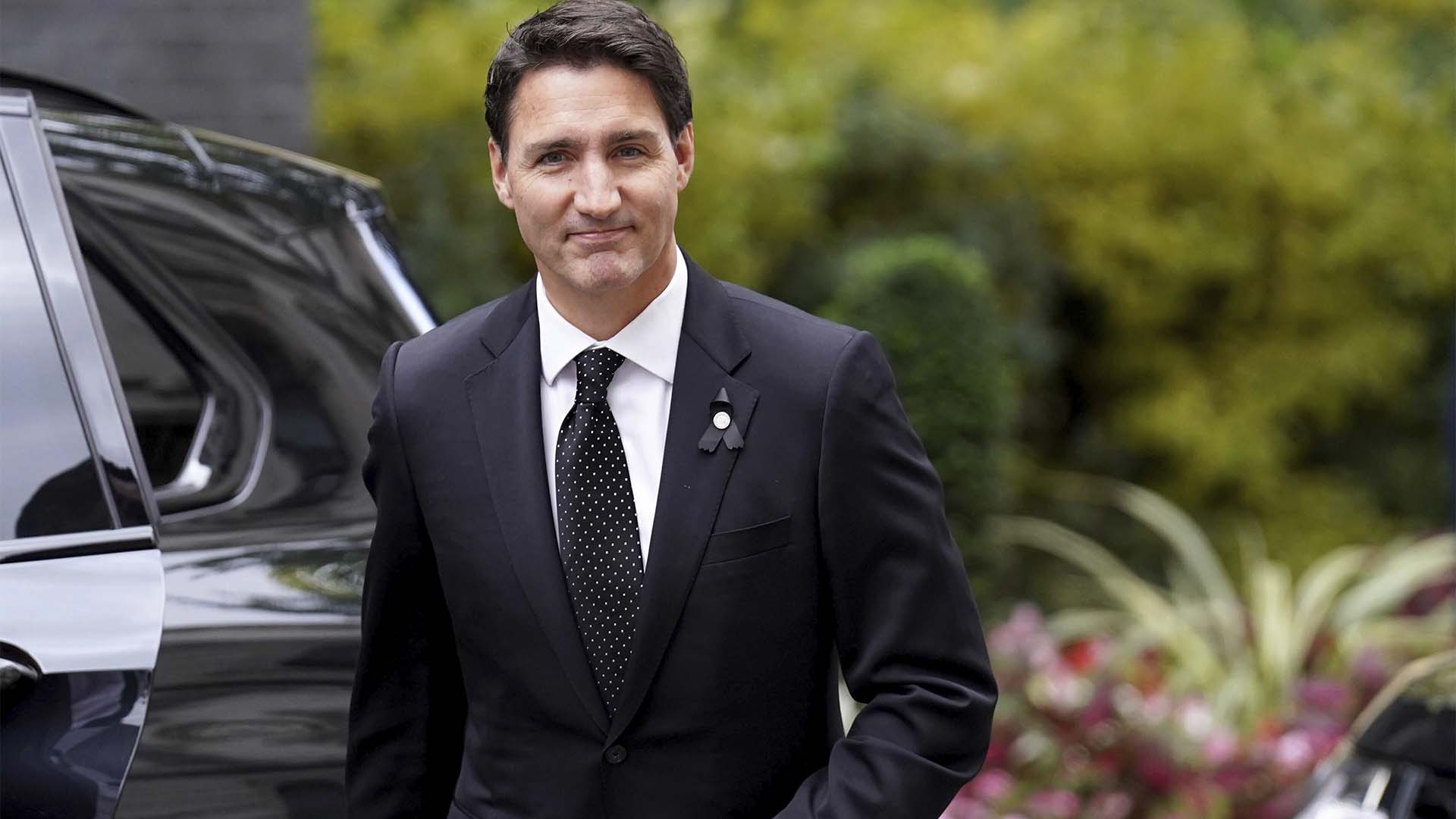 Le Premier ministre du Canada Justin Trudeau arrive au 10 Downing Street pour une réunion avec la première ministre britannique Liz Truss, à Londres, le dimanche 18 septembre 2022. (Stefan Rousseau/PA via AP)