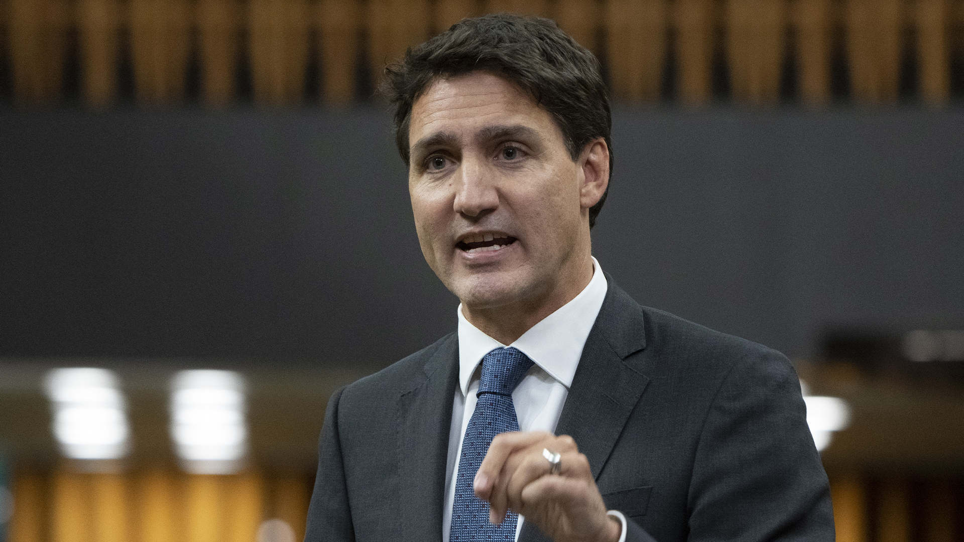 Le premier ministre Justin Trudeau a accepté de laisser expirer le 30 septembre le décret imposant des exigences de vaccination contre la COVID-19 à la frontière canadienne, selon deux sources gouvernementales de haut niveau.