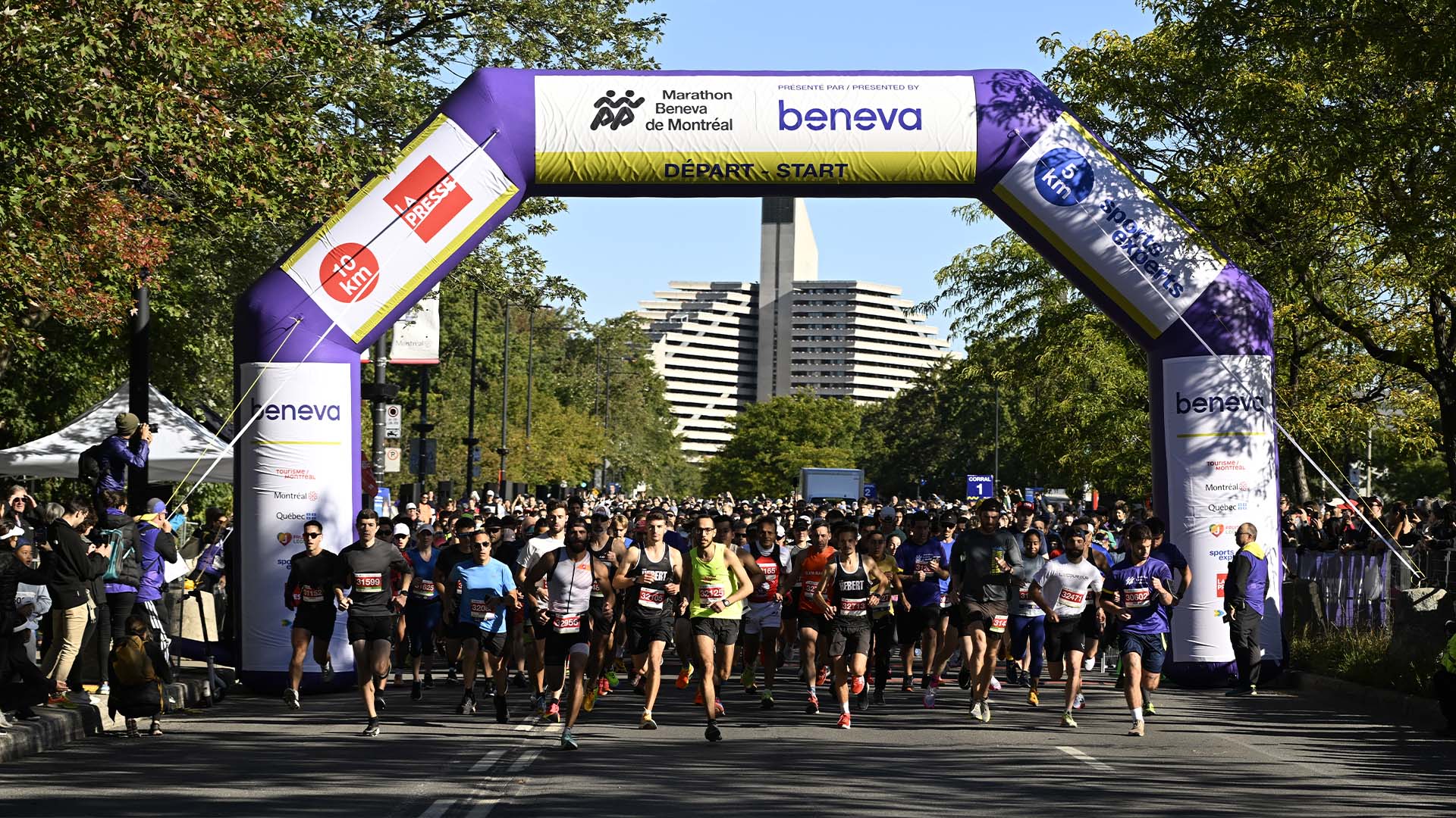 Plus de 5600 coureurs ont participé à la 30e édition du Marathon Beneva de Montréal, samedi. 