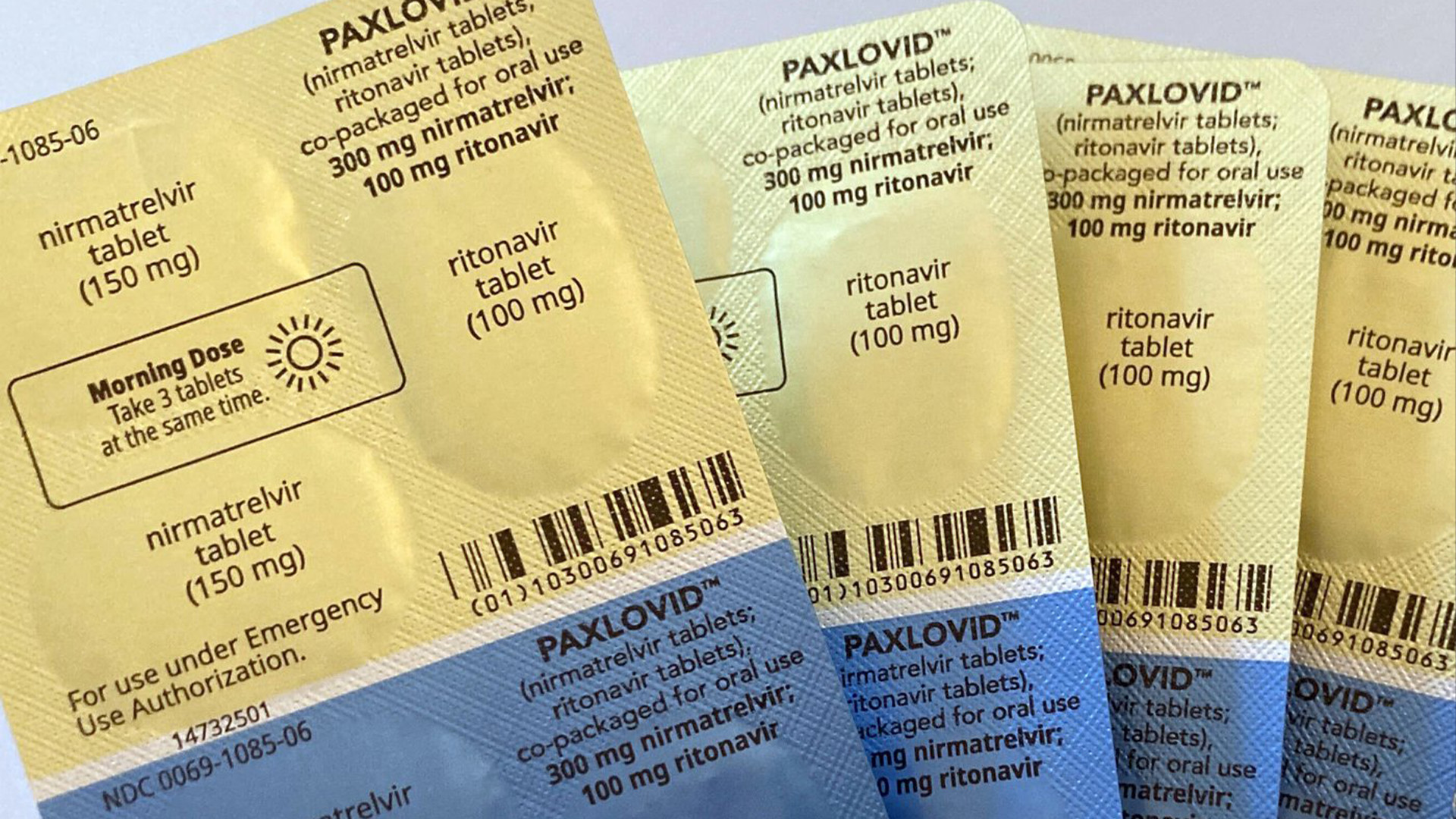 Des doses du médicament antiviral Paxlovid sont exposées à New York, le lundi 1er août 2022.