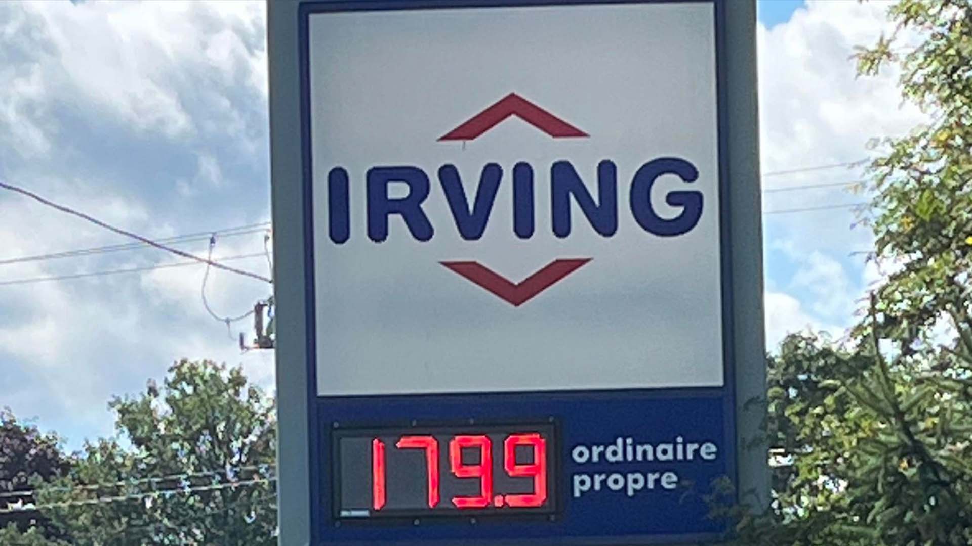 Le prix du litre d'essence a bondi de 20 cents en deux semaines à Québec.