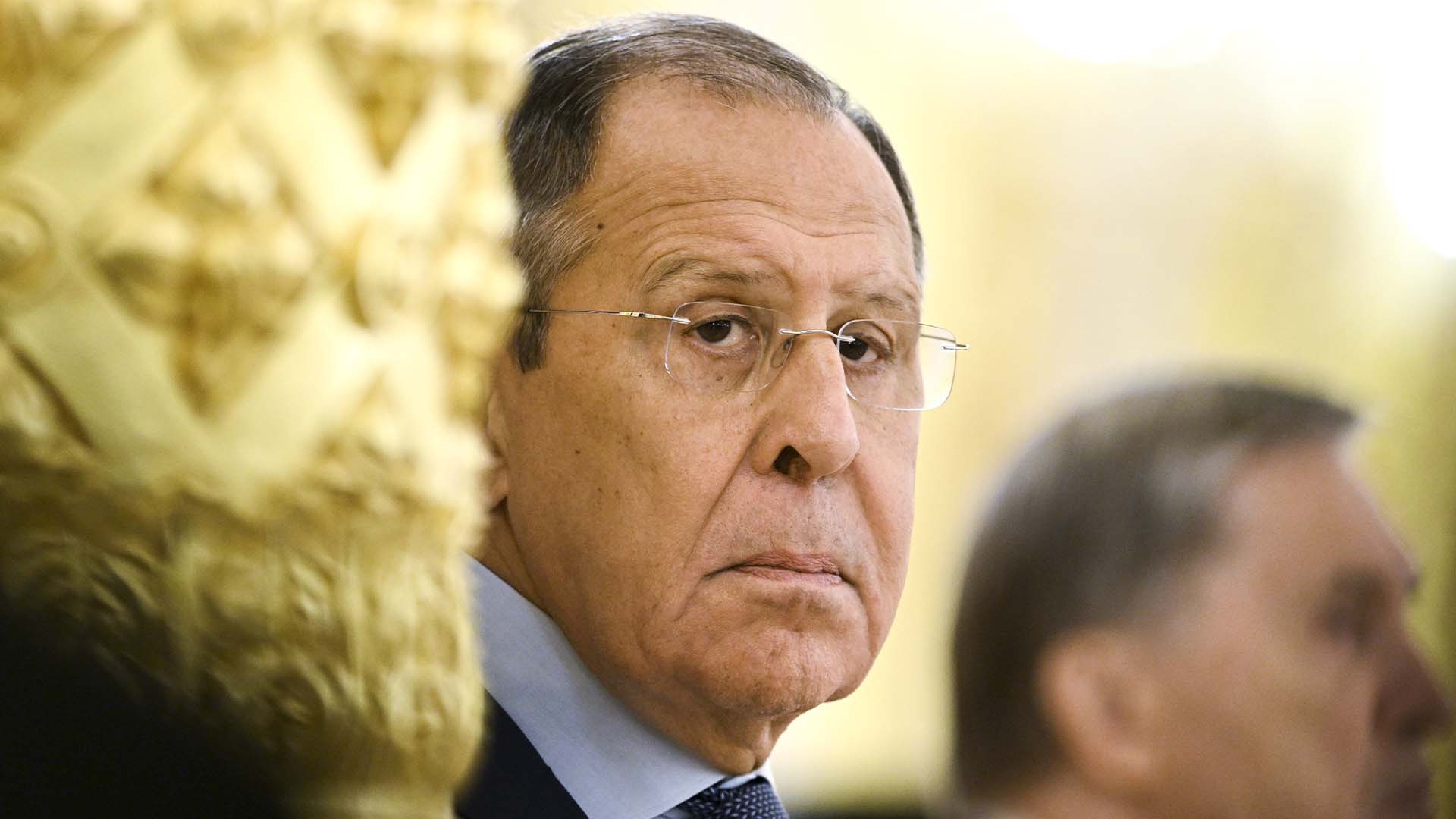 Le ministre Sergueï Lavrov a déclaré mardi que la doctrine nucléaire de la Russie envisage «exclusivement des mesures de représailles destinées à empêcher la destruction de la Fédération de Russie à la suite de frappes nucléaires directes ou de l’utilisation d’autres armes qui menacent l’existence même de l’État russe».
