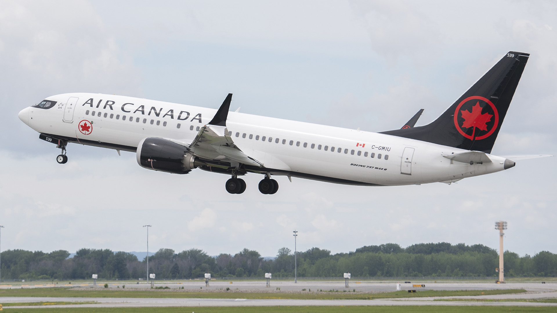 La plus grande compagnie aérienne du Canada a effectué 51 % de ses vols à l'heure le mois dernier, selon les chiffres de la société de données aéronautiques Cirium.