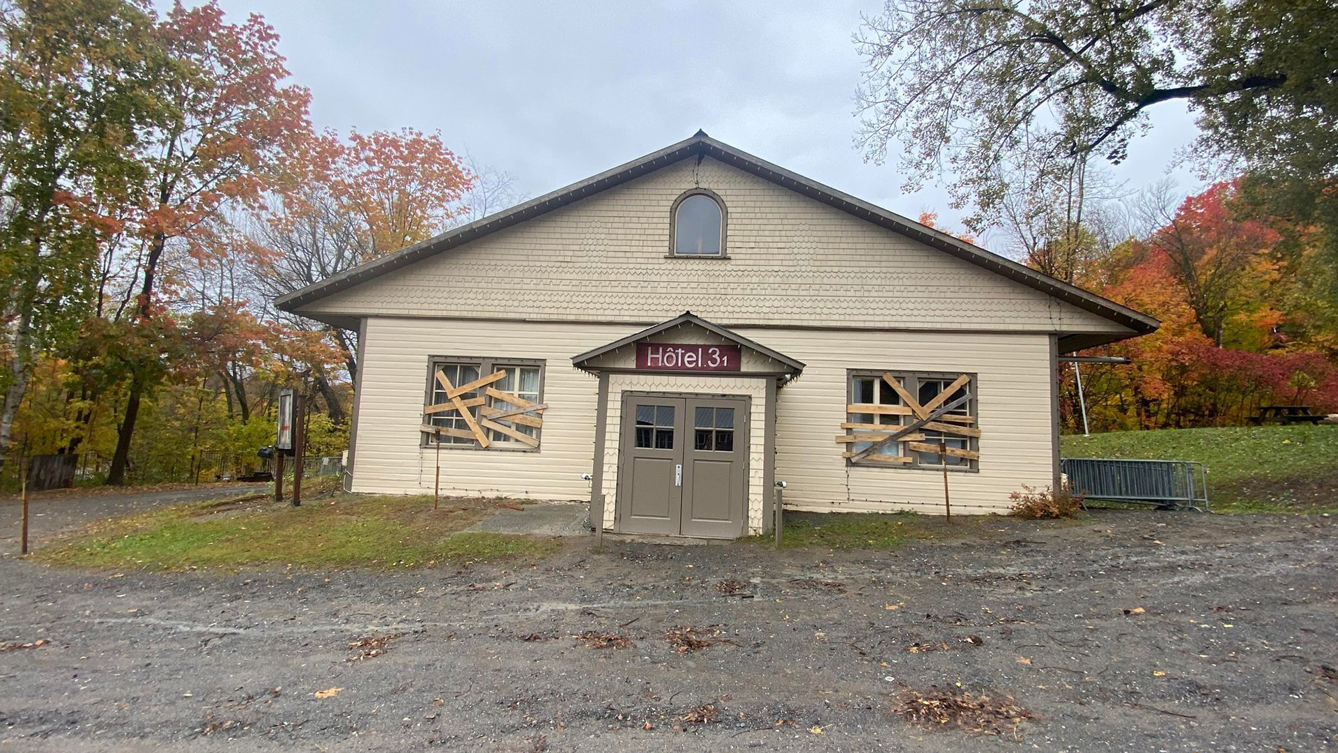 Le Village québécois d’Antan de Drummondville a pris la décision, jeudi, de fermer sa maison d’horreur Hôtel 31 du Village Hanté, qui aurait choqué plusieurs visiteurs.