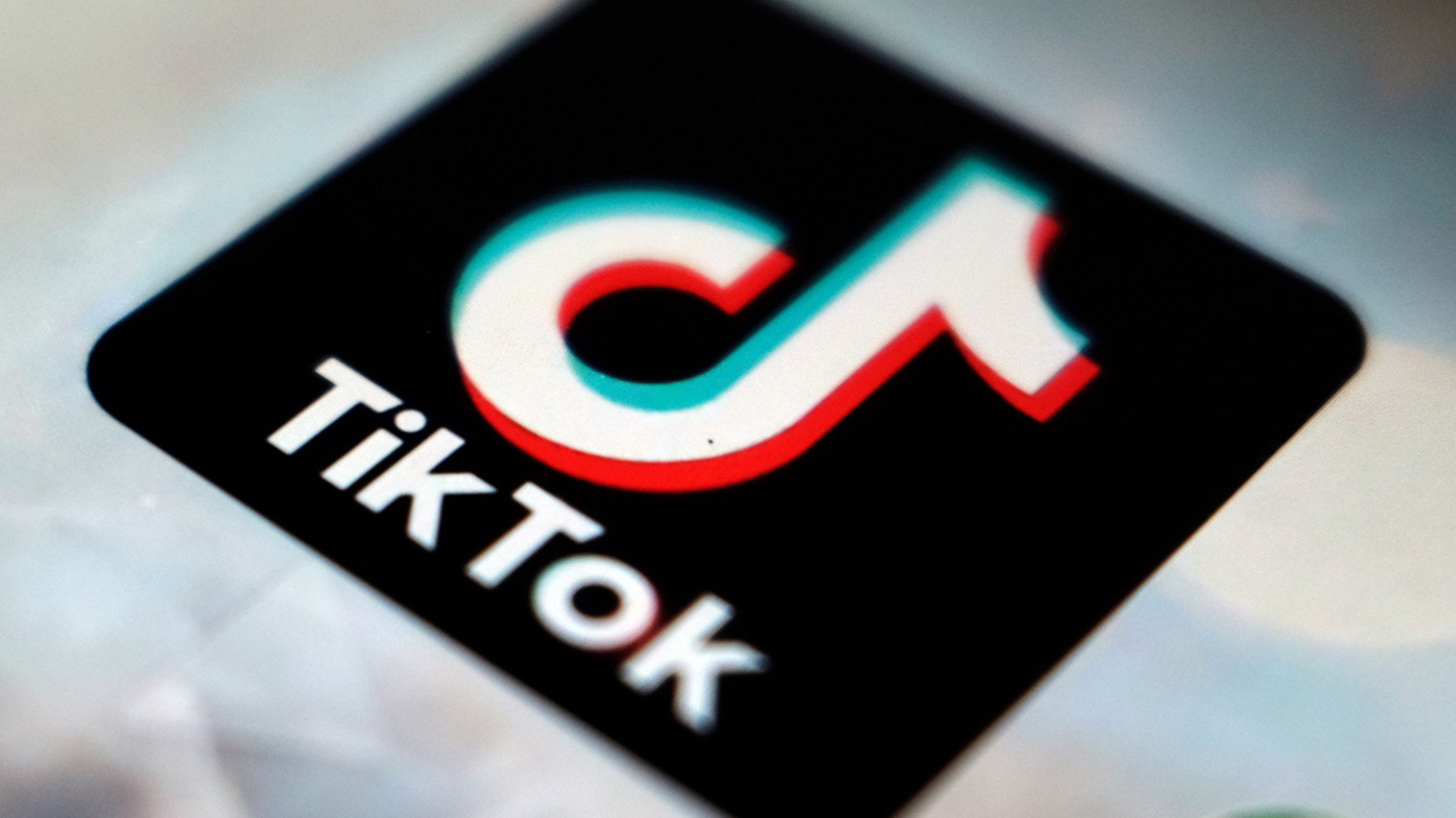 Dans le but d’avoir une ligne directrice plus sûre, TikTok LIVE augmentera la limite d’âge pour les utilisateurs et leur donnera la possibilité de diffuser des vidéos en direct réservées aux adultes.