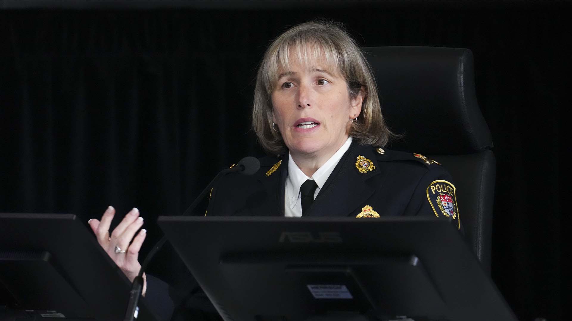 Patricia Ferguson du Service de police d'Ottawa arrive pour comparaître comme témoin à la Commission d'urgence de l'ordre public à Ottawa, le jeudi 20 octobre 2022.