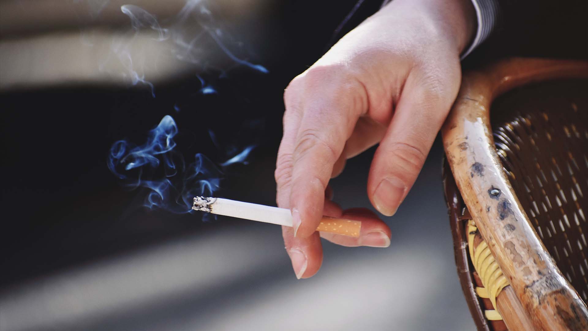 Environ les trois quarts des participants à l'étude ont indiqué utiliser uniquement la cigarette traditionnelle et 17 % seulement la cigarette électronique. 