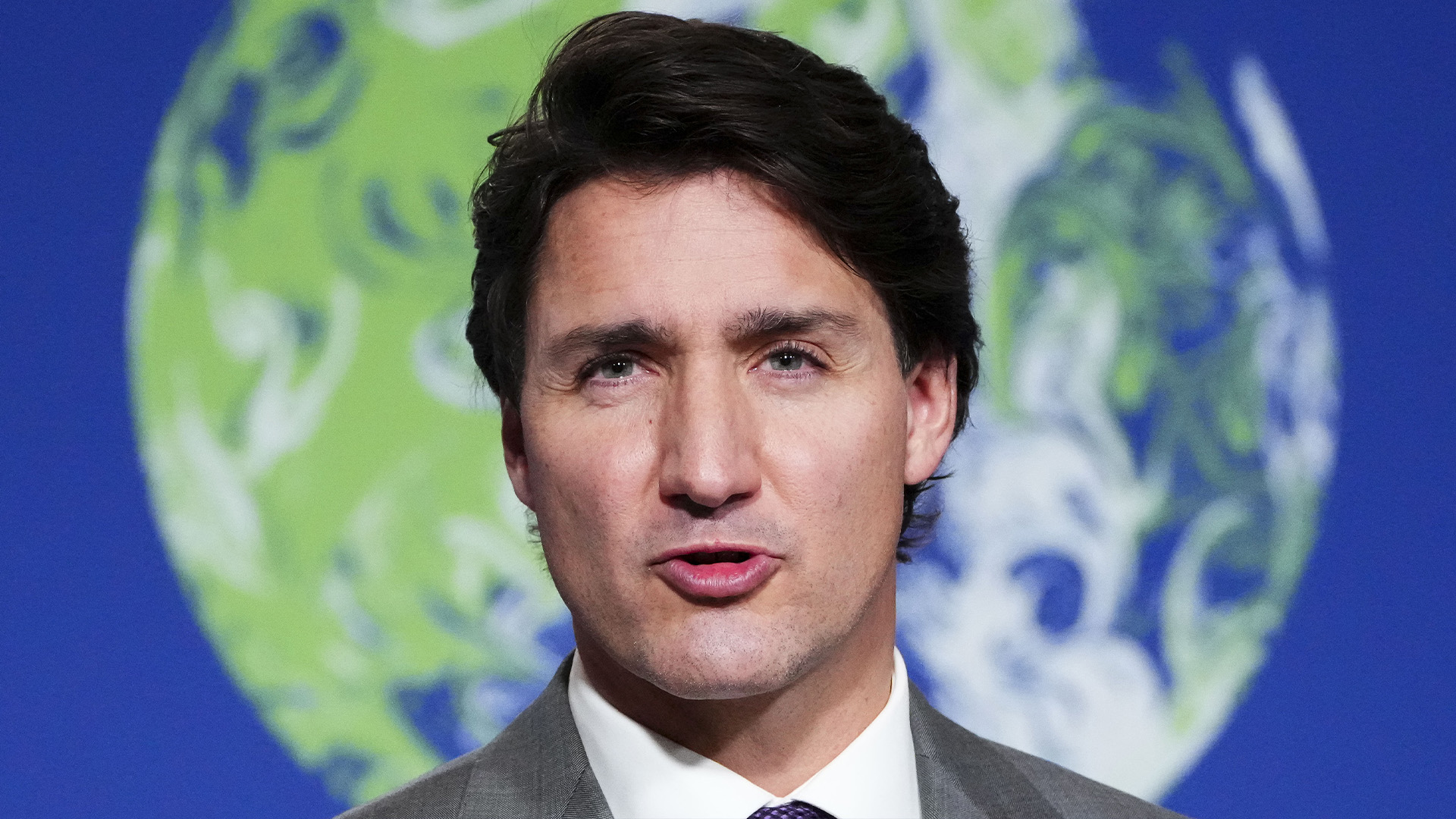 Le premier ministre Justin Trudeau tient une conférence de presse à la COP26 à Glasgow, en Écosse, le mardi 2 novembre 2021.