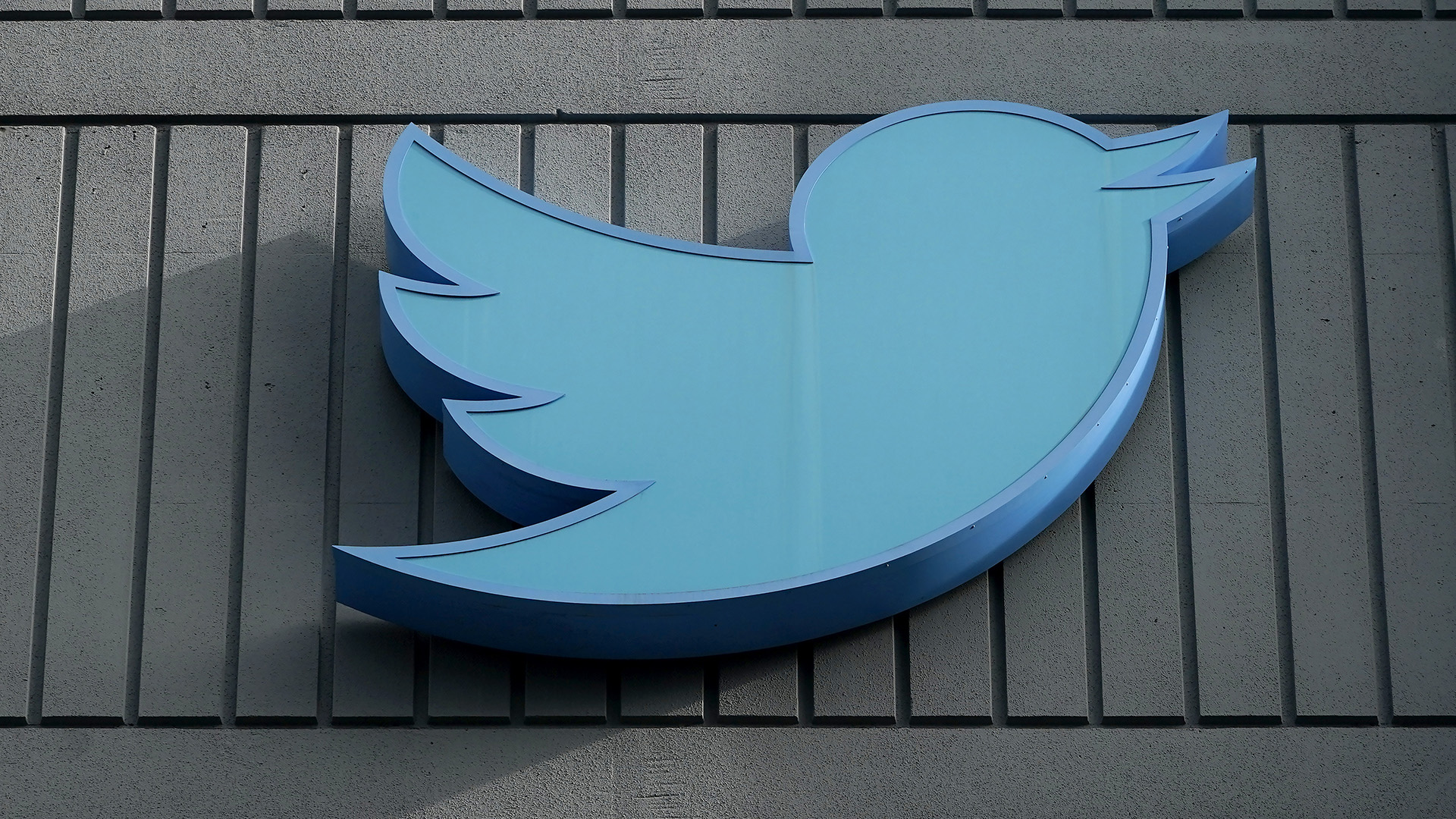 Twitter a lancé samedi un service d'abonnement mensuel de 8 $ qui comprendrait un petit crochet bleu pour indiquer que le compte est celui d'une personne ou d'une entité sûre.