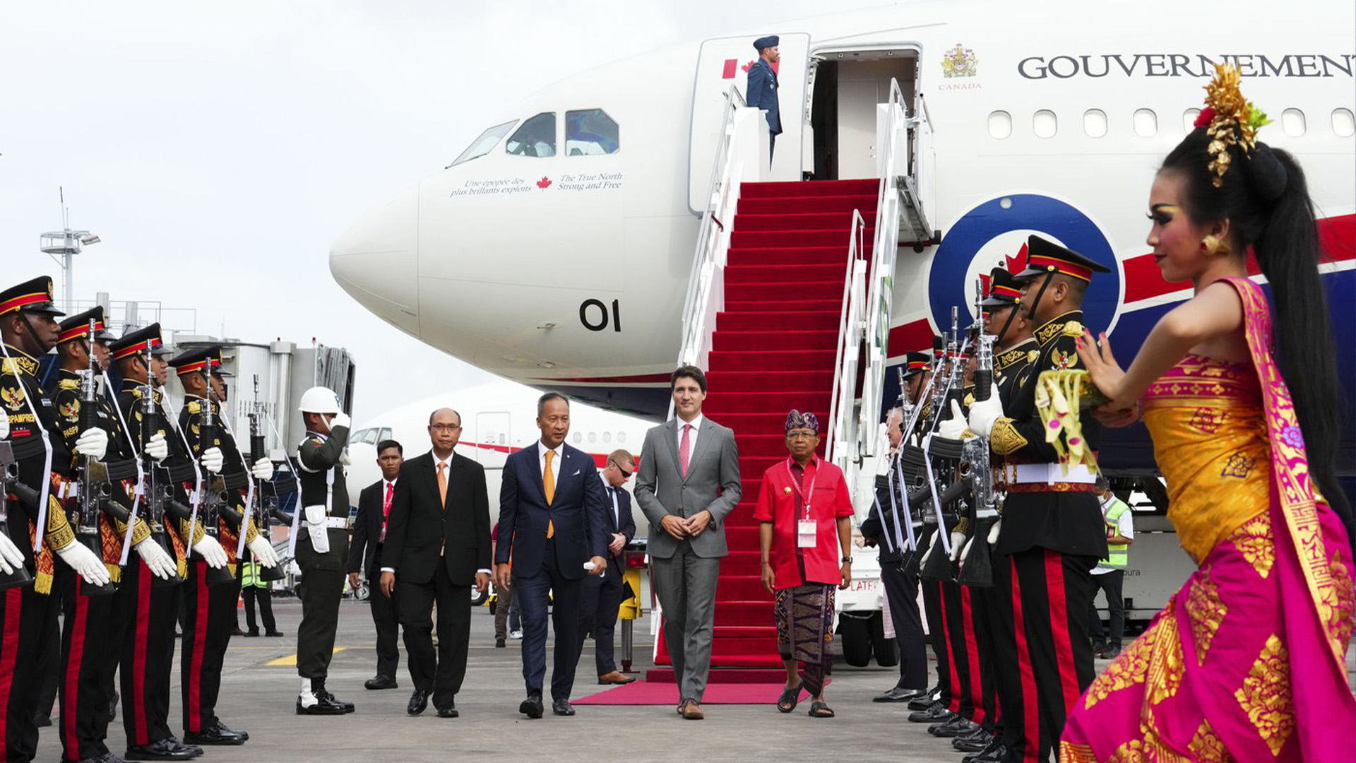 Le premier ministre Justin Trudeau arrive à Bali, en Indonésie, pour participer au G20 le lundi 14 novembre 2022.