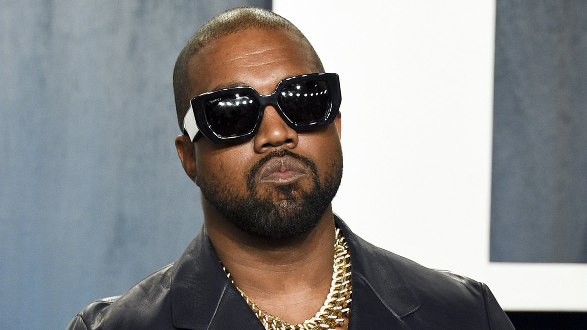Kanye West arrive à la Vanity Fair Oscar Party le 9 février 2020 à Beverly Hills, en Californie.