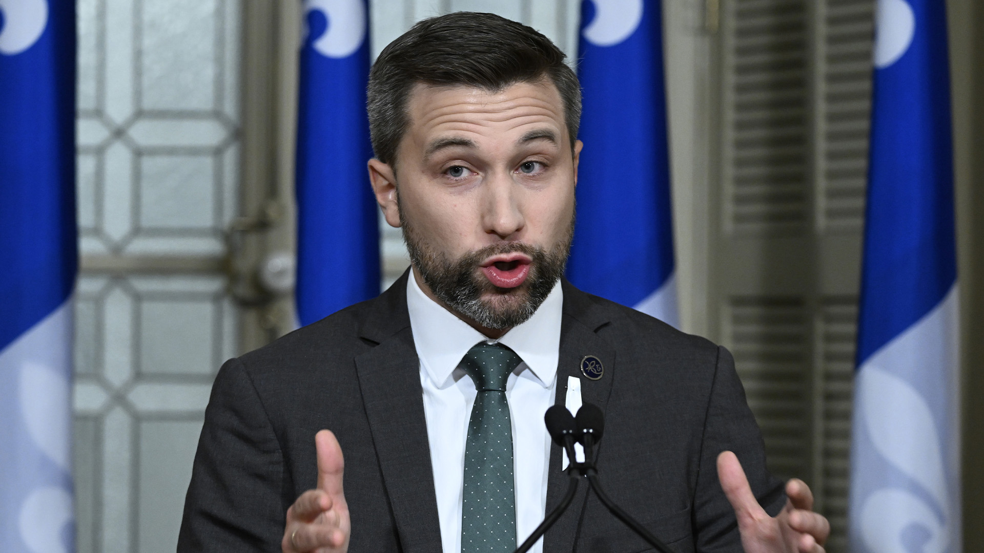Le chef de Québec solidaire, Gabriel Nadeau-Dubois, réagit au discours inaugural, à l'Assemblée législative de Québec, le mercredi 30 novembre 2022.