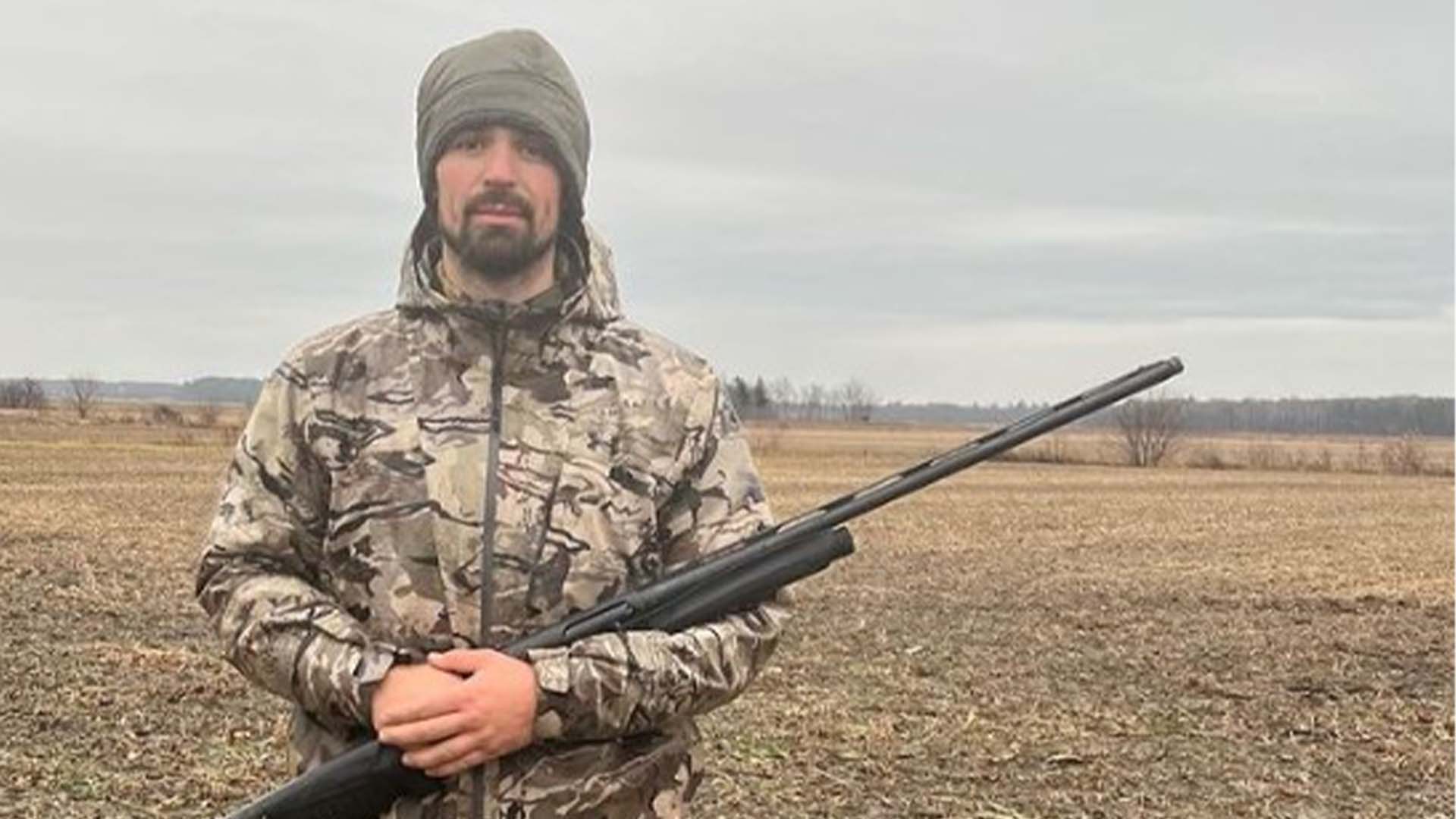 La sortie de Carey Price a été remarquée. «Ce que Justin Trudeau essaie de faire est injuste. Je soutiens la CCDAF (Coalition canadienne pour les droits des armes à feu) pour garder mes outils de chasse», a publié le gardien de but dans les médias sociaux, avec une photo de lui tenant un fusil.