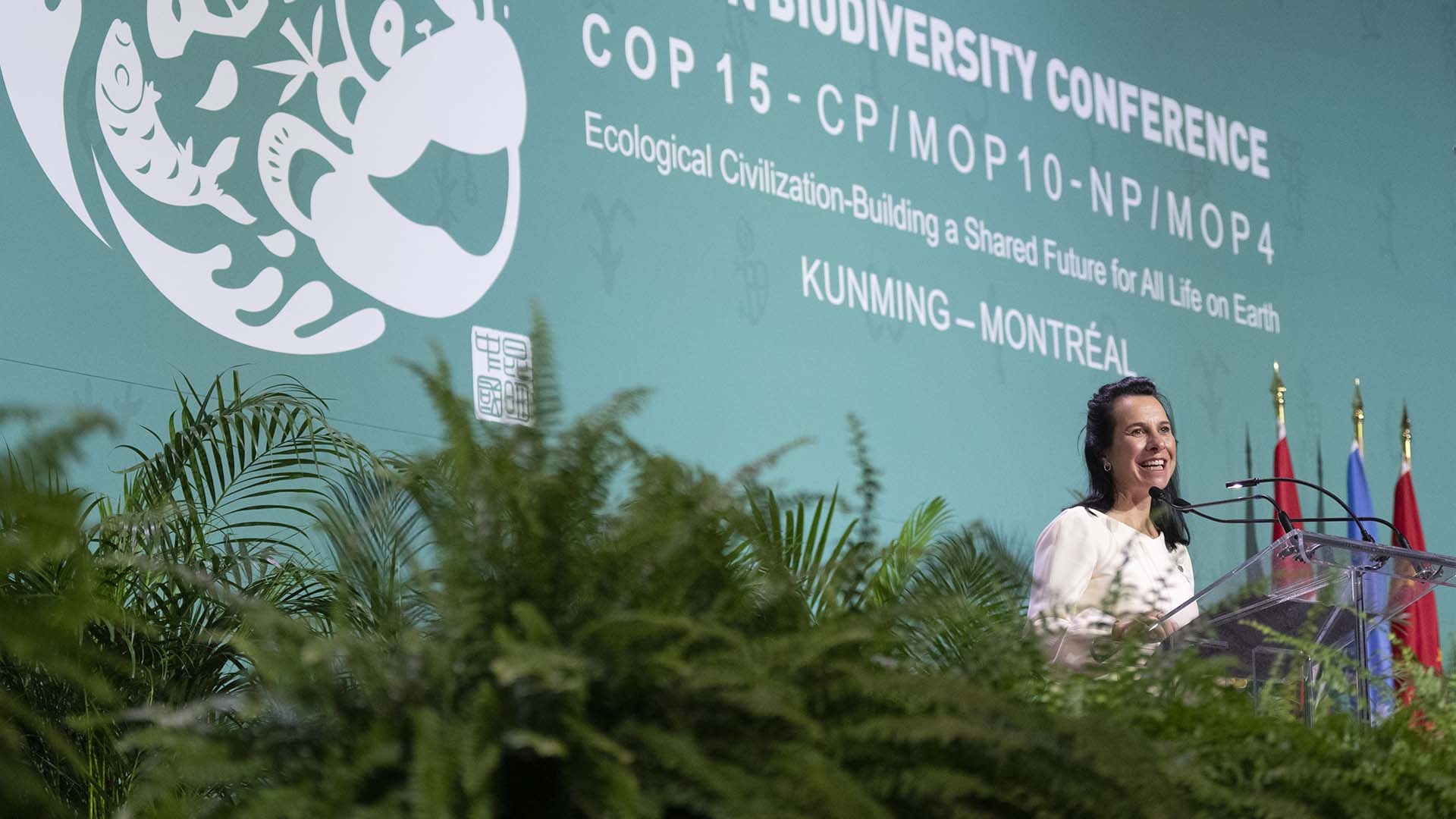 La mairesse de Montréal, Valérie Plante, prononce un discours lors de la cérémonie d'ouverture de la conférence de la COP15à Montréal, le 6 décembre 2022.
