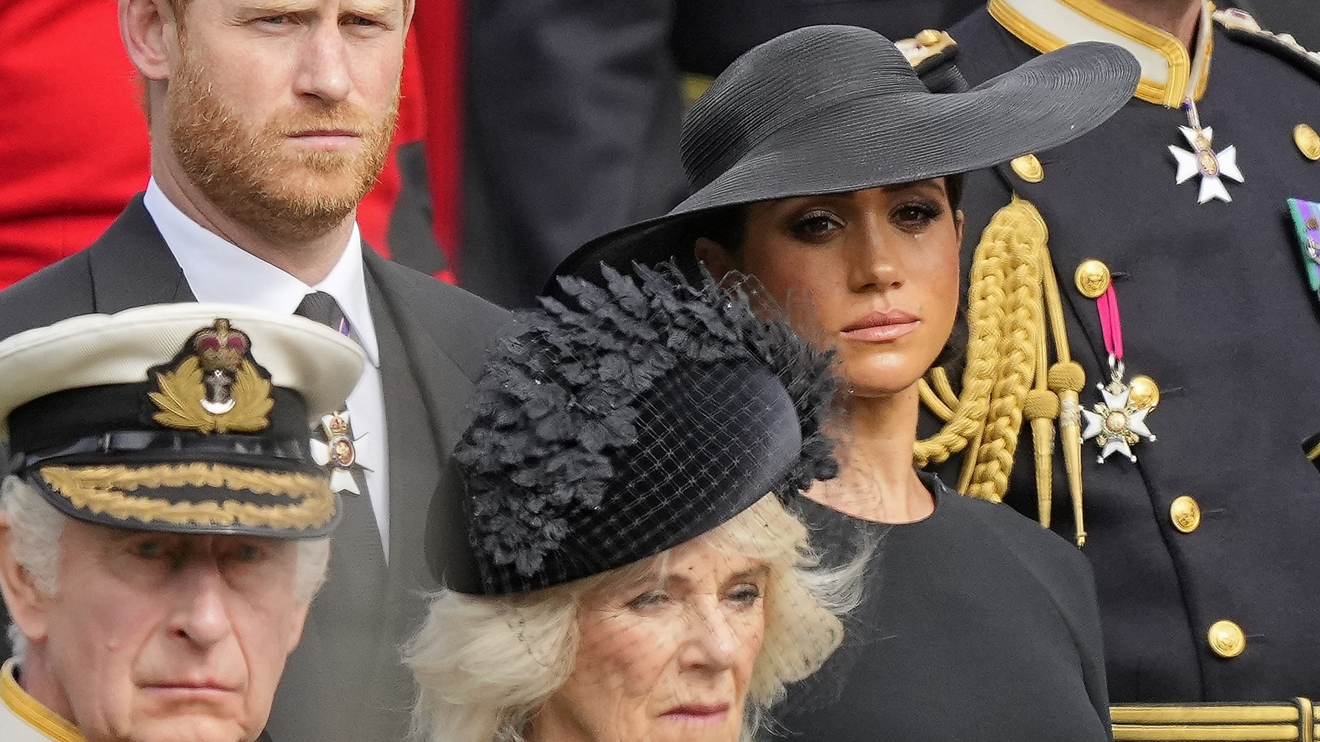 La famille royale aux funérailles de la reine Elizabeth II - 2022. Le prince Harry a défendu ses mémoires qui mettent à nu les failles au sein de la famille royale britannique. Il dit dans des interviews télévisées diffusées dimanche qu'il voulait « posséder mon histoire » après 38 ans de « rotation et distorsion » par d'autres.