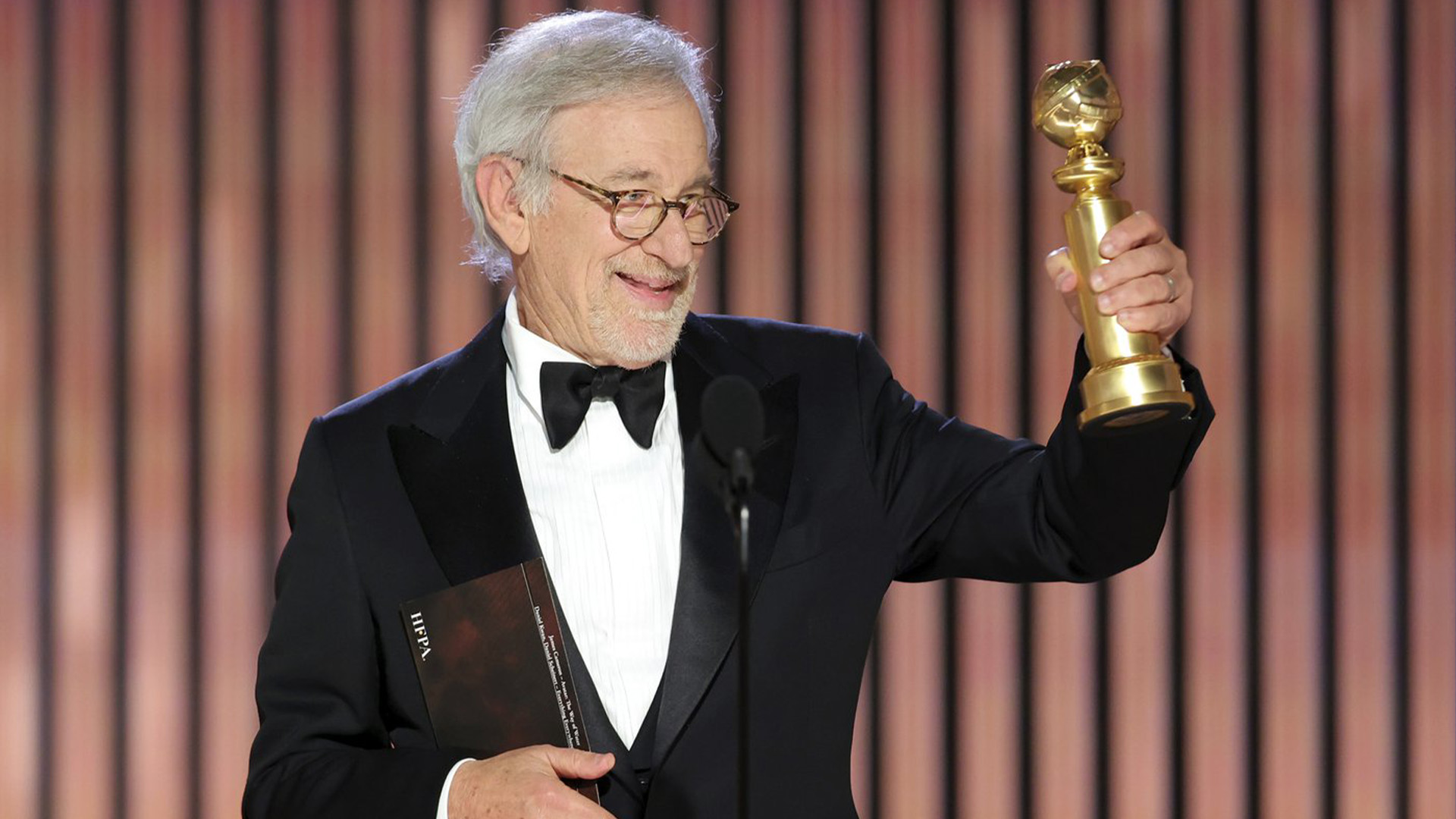 Cette image publiée par NBC montre Steven Spielberg acceptant le prix du meilleur réalisateur pour «The Fabelmans» lors de la 80e cérémonie annuelle des Golden Globe Awards au Beverly Hilton Hotel le mardi 10 janvier 2023 à Beverly Hills, en Californie.