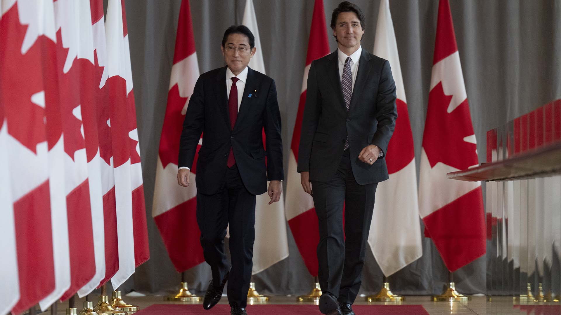 Le Premier ministre canadien Justin Trudeau et le Premier ministre japonais Fumio Kishida.