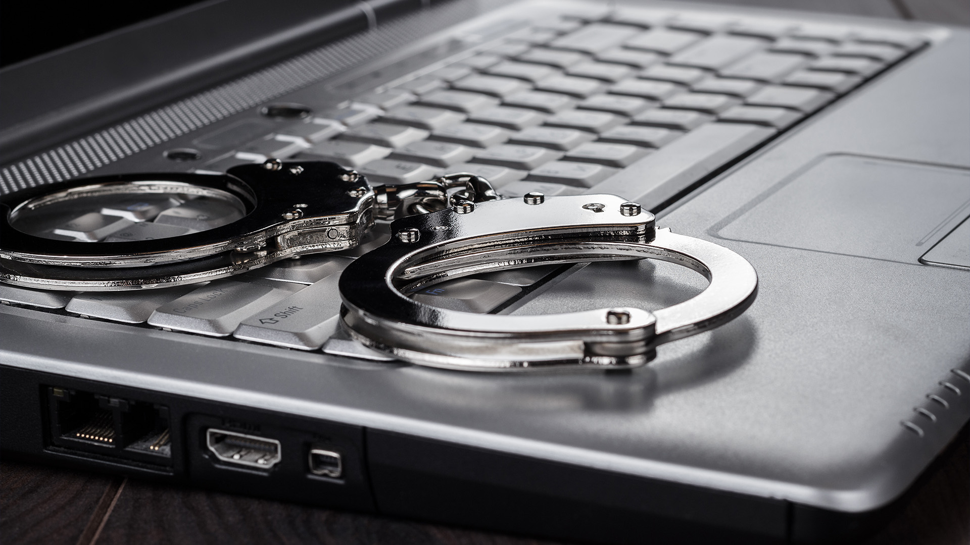 Pierrot Fortin avait été arrêté en janvier 2021 à la suite d'une perquisition de son matériel informatique et d’une enquête de l’équipe spécialisée en cybercriminalité.