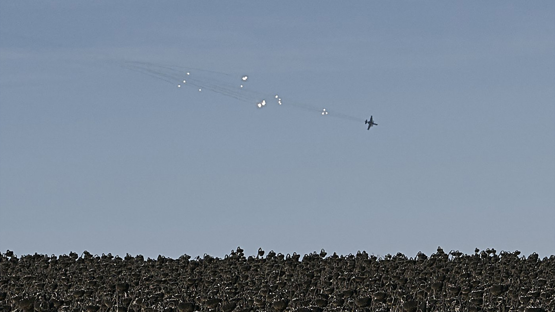 Un avion militaire ukrainien défend la ville de Soledar.