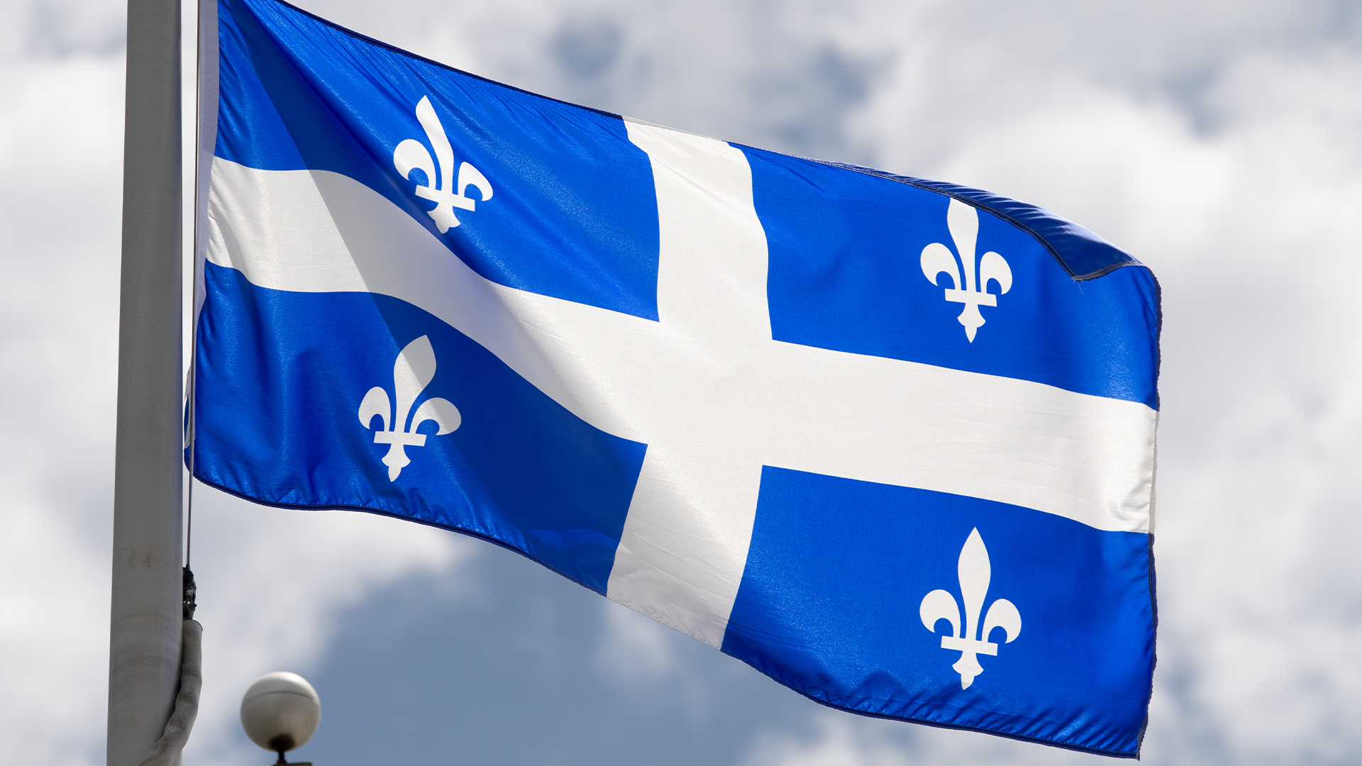 La petite histoire du drapeau du Québec | Noovo Info