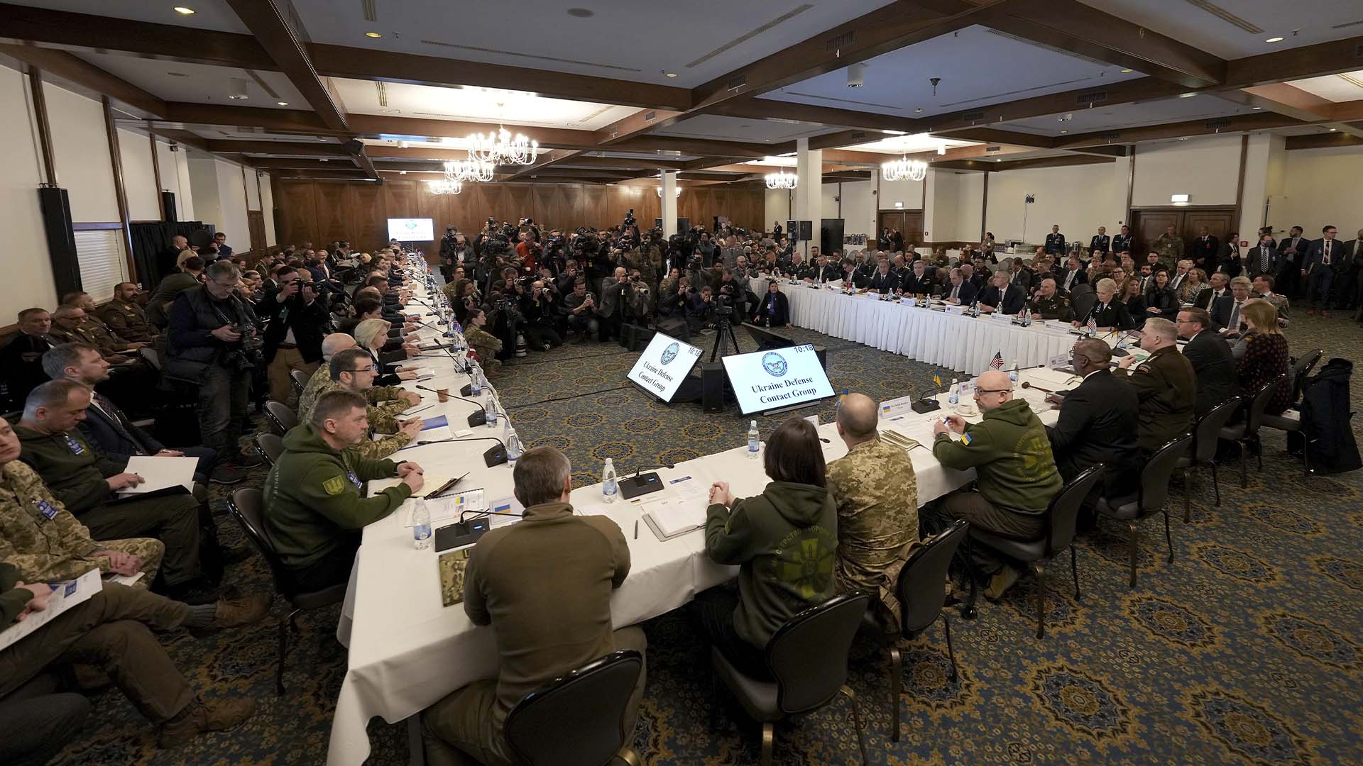 Des participants assistent à la réunion du «Groupe de contact sur la défense de l'Ukraine» à la base aérienne de Ramstein, en Allemagne, le 20 janvier 2023.