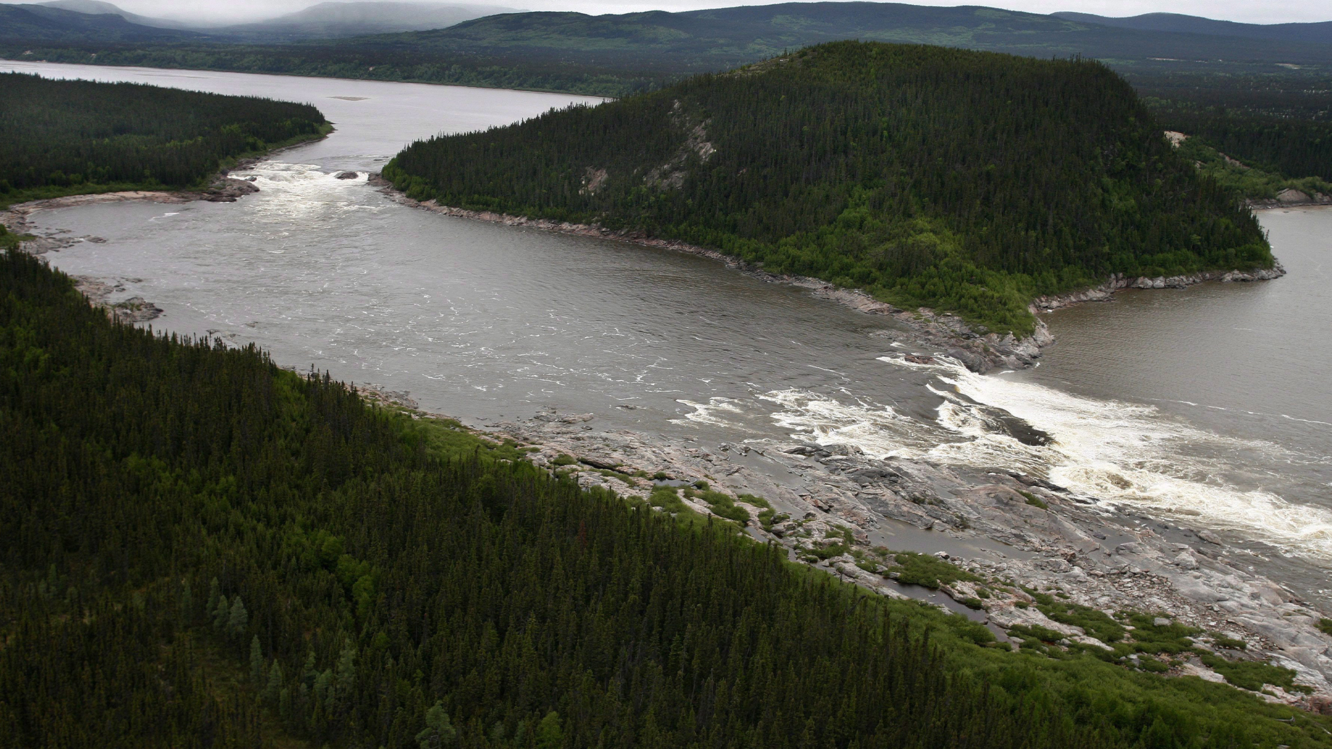 Muskrat Falls, sur le fleuve Churchill au Labrador, dans une photo d'archives datant de février 2011. Une communauté innue poursuit Hydro-Québec pour 2,2 milliards $, affirmant que la centrale hydroélectrique de Churchill Falls a détruit une partie importante de son territoire traditionnel.