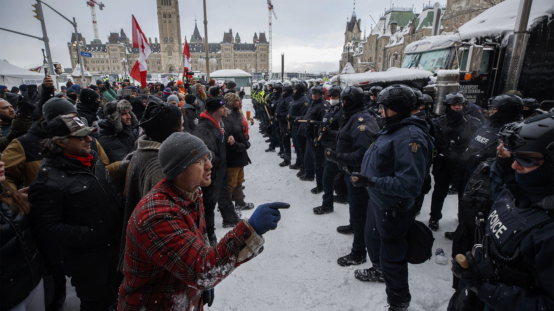 Ces manifestations de près de trois semaines ont coûté environ 7 millions $ à la Ville d'Ottawa et 55 millions $ à la police municipale.