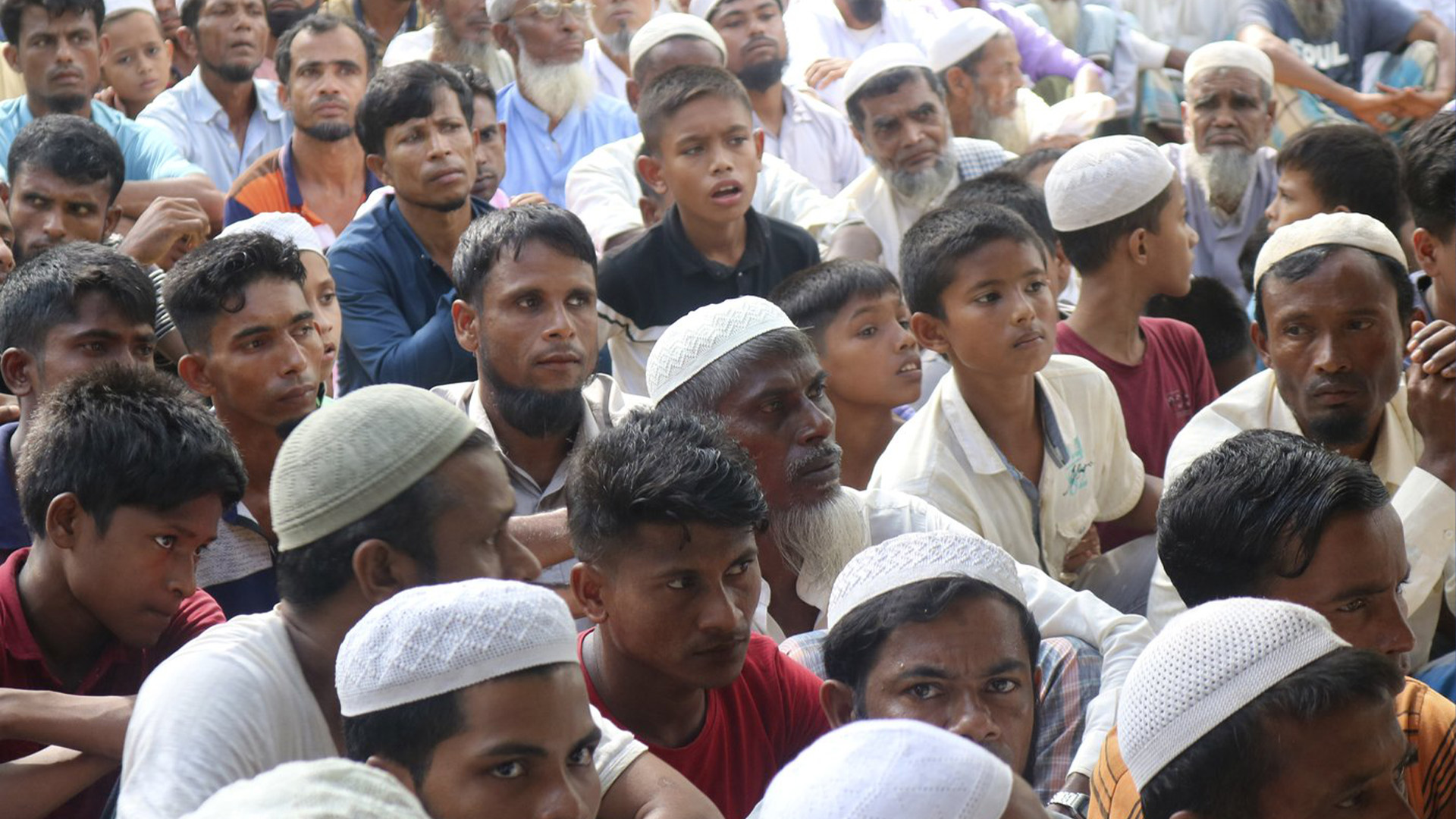 Des réfugiés rohingyas se rassemblent pour marquer le cinquième anniversaire de leur exode du Myanmar vers le Bangladesh, dans un camp de réfugiés rohingyas du district de Cox's Bazar, au Bangladesh, le jeudi 25 août 2022. Le Canada a sanctionné davantage d'élites militaires du Myanmar, deux ans après la Le pays, anciennement connu sous le nom de Birmanie, a connu un recul démocratique et une série de crises humanitaires, en plus de la persécution de la minorité Rohingya.
