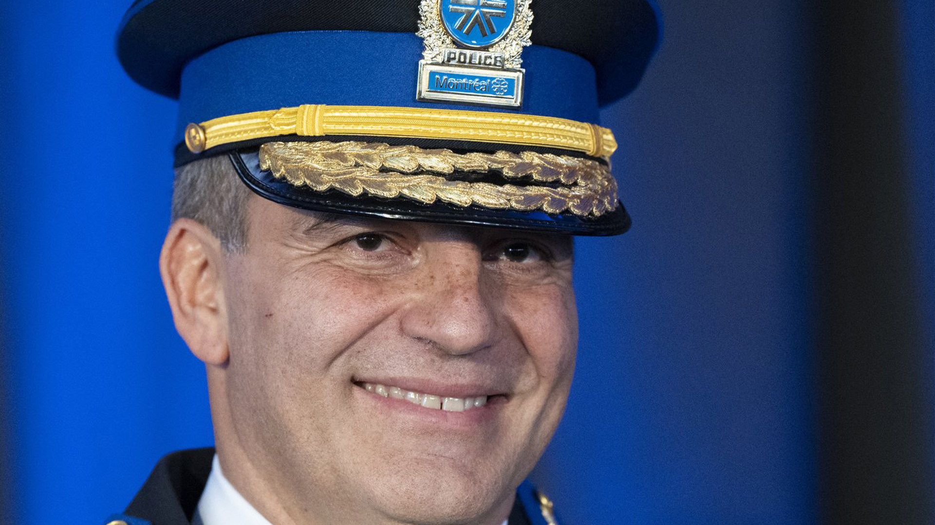 Le chef de la police du Nouveau-Montréal Fady Dagher sourit après avoir été assermenté lors d'une cérémonie, le jeudi 19 janvier 2023 à Montréal.