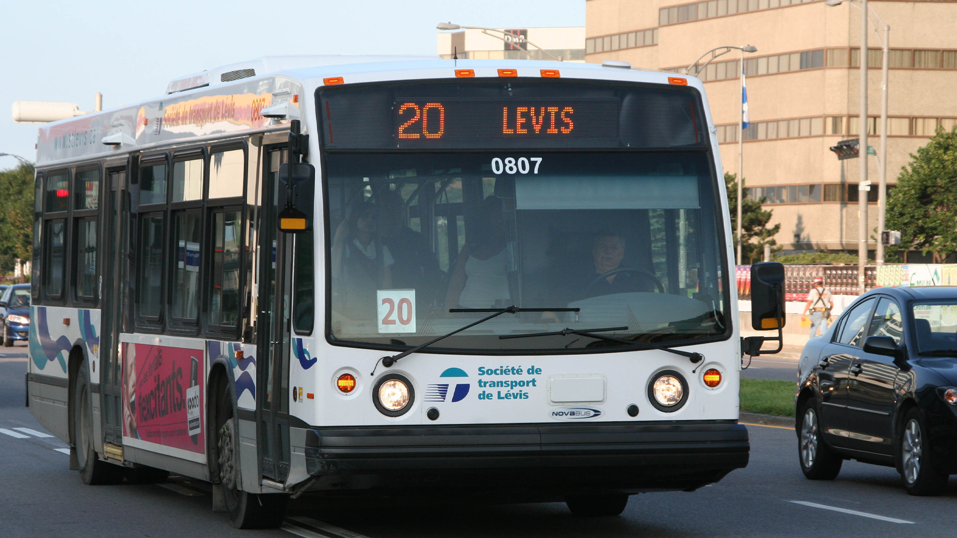 La Société de transport de Lévis (STLévis) a annoncé une interruption de ses services à compter de lundi en raison d’une grève générale illimitée déclenchée par les chauffeurs d’autobus, toujours sans contrat de travail depuis le 31 décembre 2021.