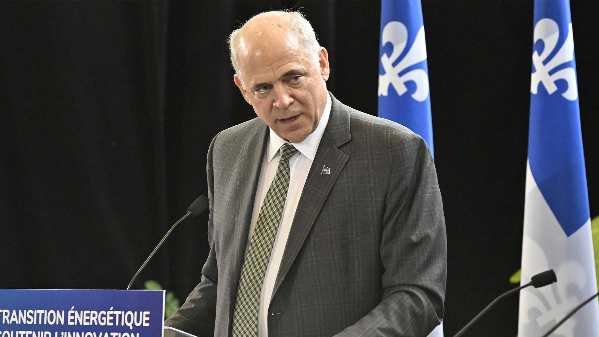 Le ministre de l'Économie et de l'Innovation du Québec, Pierre Fitzgibbon, prend la parole alors que le gouvernement du Québec annonce l'implantation d'un train à hydrogène vert dans la région de Charlevoix, le jeudi 2 février 2023 à Québec.