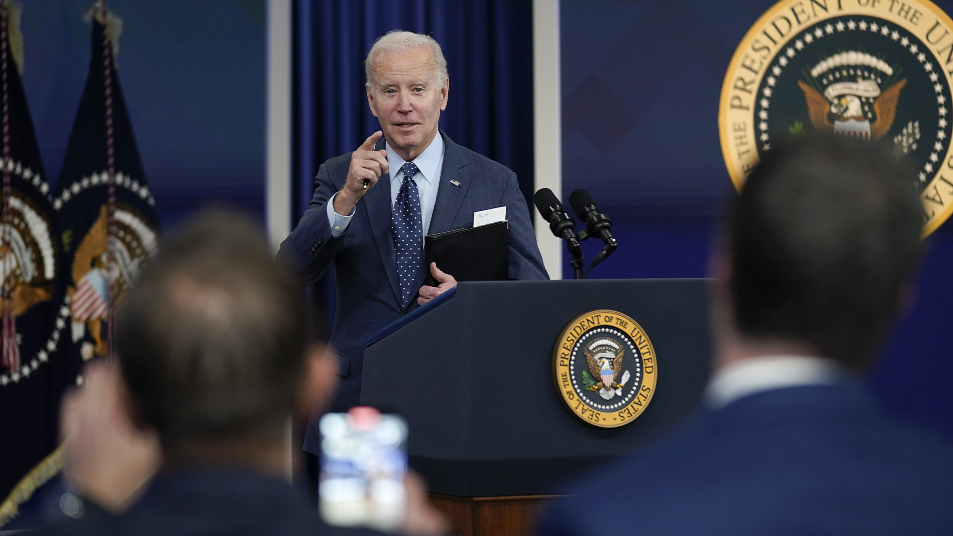 Joe Biden a expliqué en conférence de presse que les objets avaient été abattus d'abord et avant tout parce qu'ils présentaient un risque pour le trafic aérien commercial.