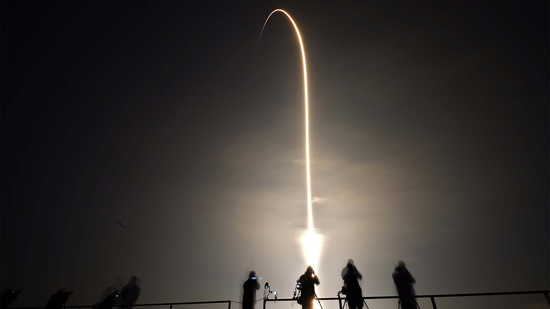 A SpaceX Dragon capsule carrying four men to the space station