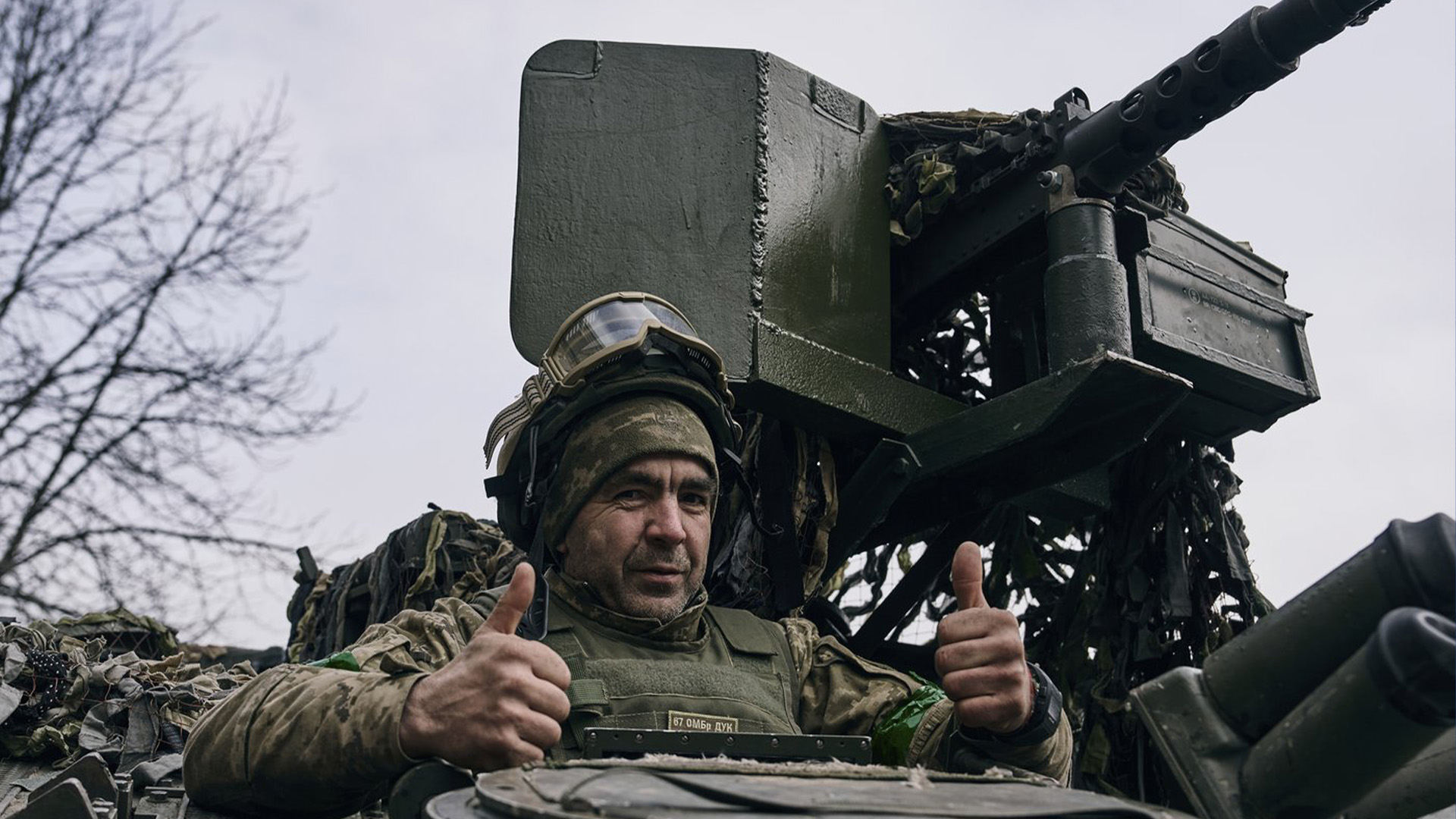 Un soldat ukrainien témoigne de son optimisme près de Bakhmout. Photo non datée.