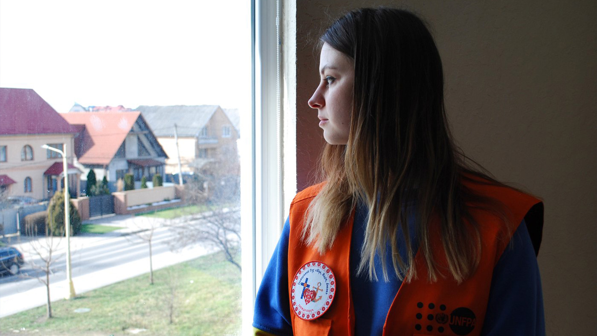 La psychiatre Kseniya Horovenko surveille la petite ville d'Uzhhorod, en Ukraine, depuis le centre de conseil mobile financé par le Canada, où elle aide à traiter les personnes qui ont subi des agressions sexuelles et des violences domestiques pendant la guerre du 23 février 2023.