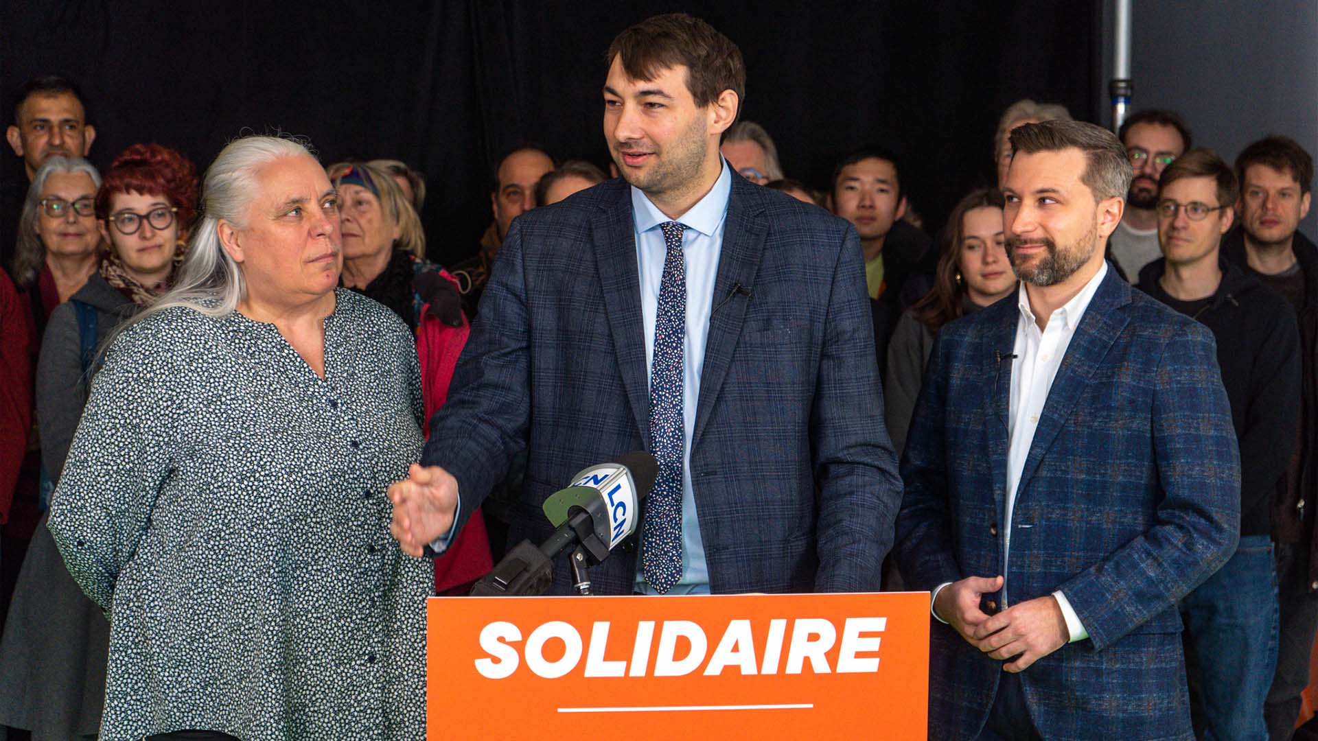 Guillaume Cliche-Rivard était accompagné des porte-parole de Québec solidaire.