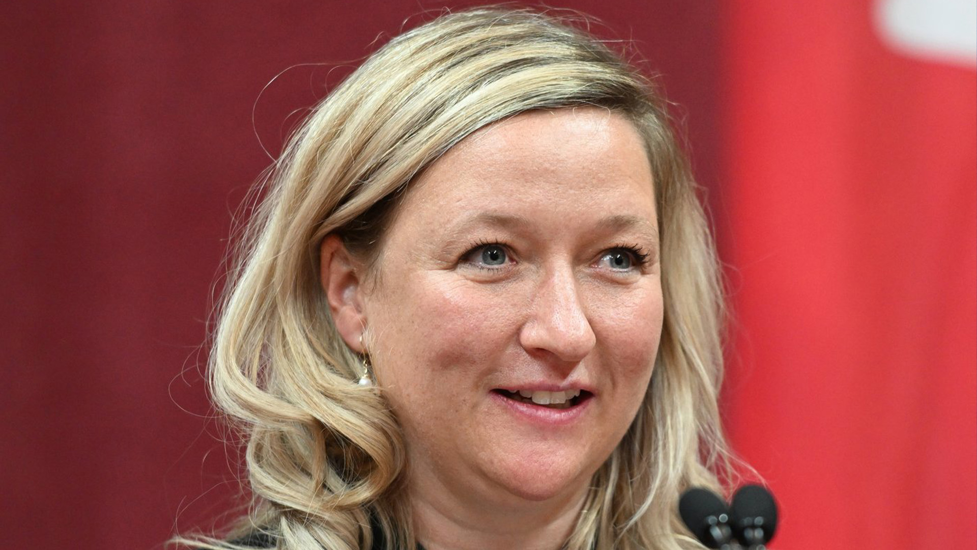 Maite Blanchette Vézina, est assermentée ministre des Ressources naturelles et des Forêts du Québec, lors d'une cérémonie à l'Assemblée législative du Québec, à Québec, le jeudi 20 octobre 2022.