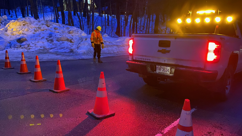 Une section de la route 105 à à Chelsea en Outaouais a été fermée à la suite d'un accident mortel impliquant un piéton.