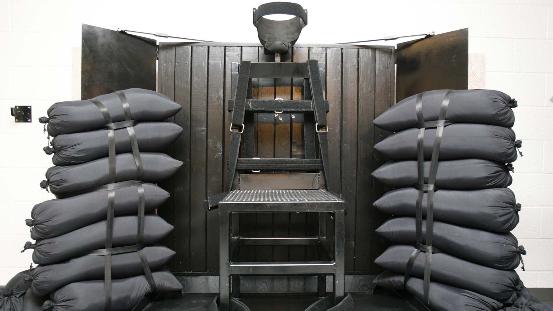 Une chaise se trouve dans la chambre d'exécution de la prison d'État de l'Utah le 18 juin 2010, après que Ronnie Lee Gardner a été exécuté par un peloton d'exécution. Les législateurs de l'Idaho ont adopté un projet de loi le 20 mars 2023, qui autoriserait l'utilisation de pelotons d'exécution si l'État n'est pas en mesure d'obtenir les médicaments nécessaires à son programme d'injection létale.  