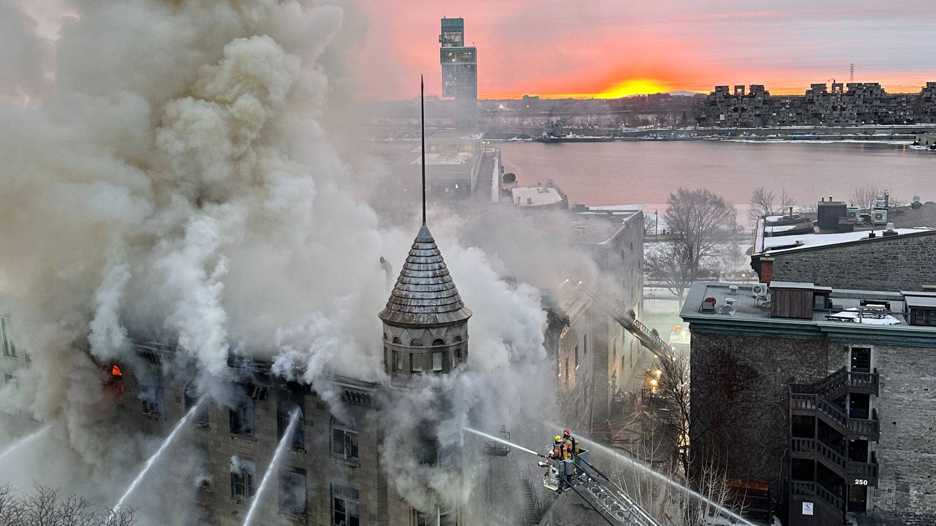 Photo de l'incendie survenu dans le Vieux-Montréal