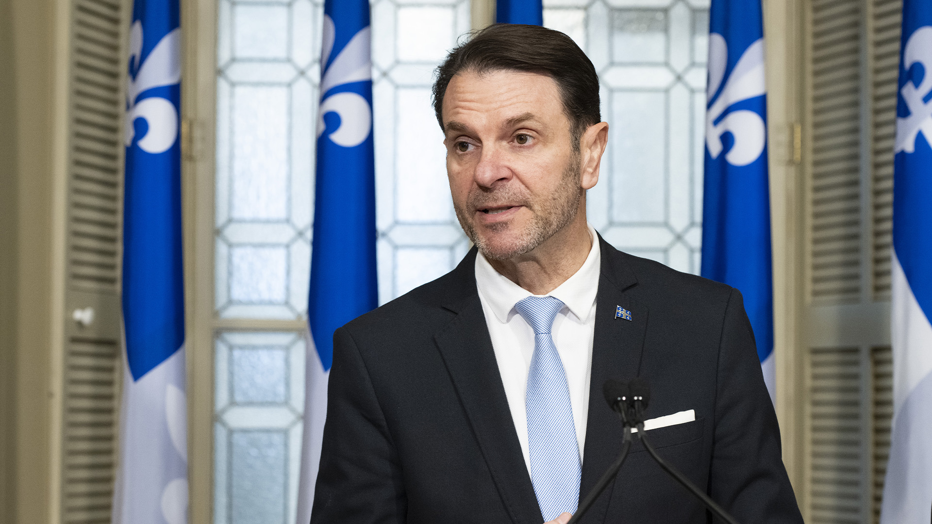 Le ministre de la Sécurité publique du Québec Le ministre François Bonnardel dépose un projet de loi sur les pratiques policières lors d'une conférence de presse, le mercredi 15 mars 2023 à l'Assemblée législative de Québec.