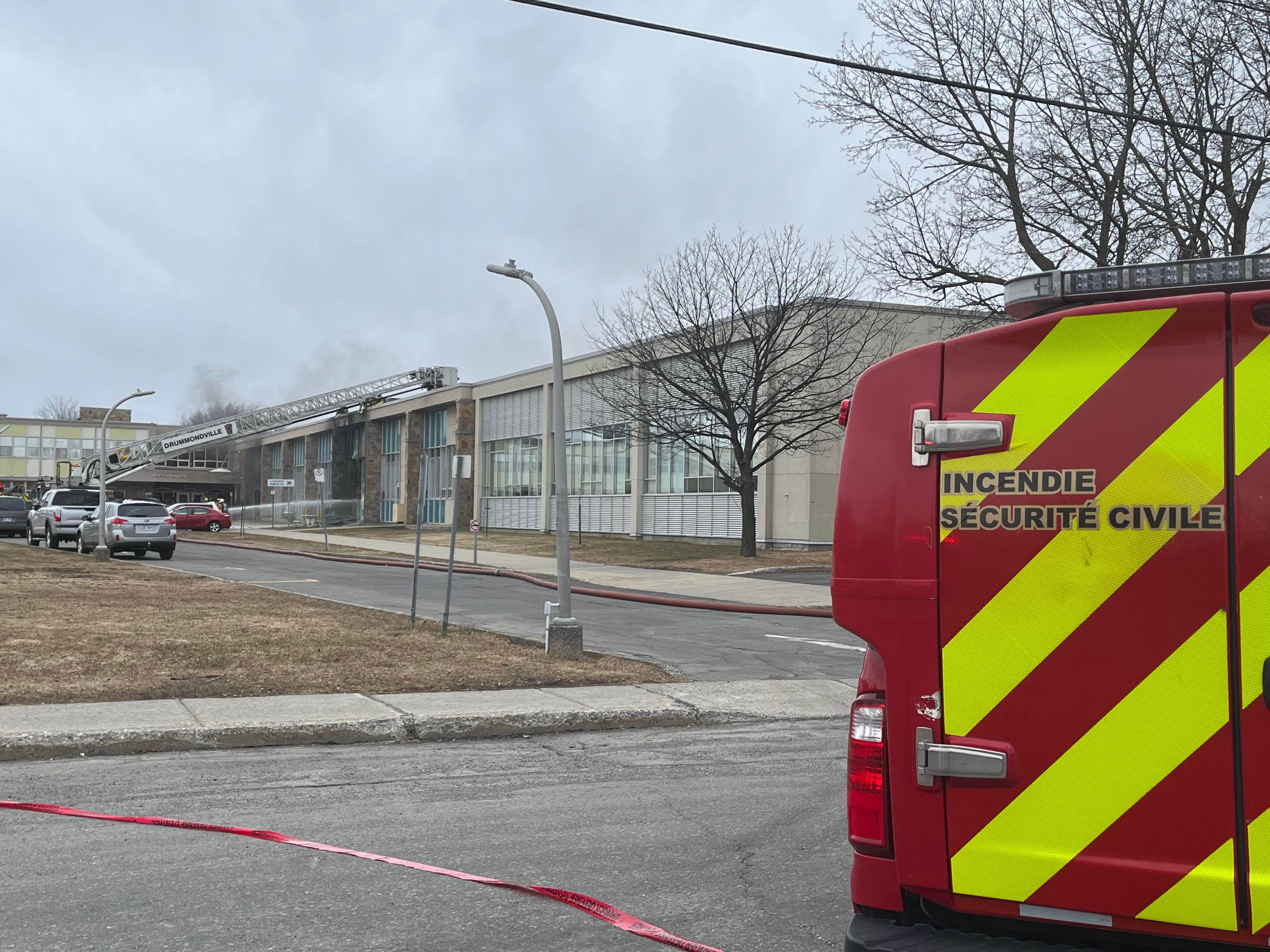 Le Centre de formation professionnelle Paul-Rousseau de Drummondville a été la proie des flammes, lundi après-midi.