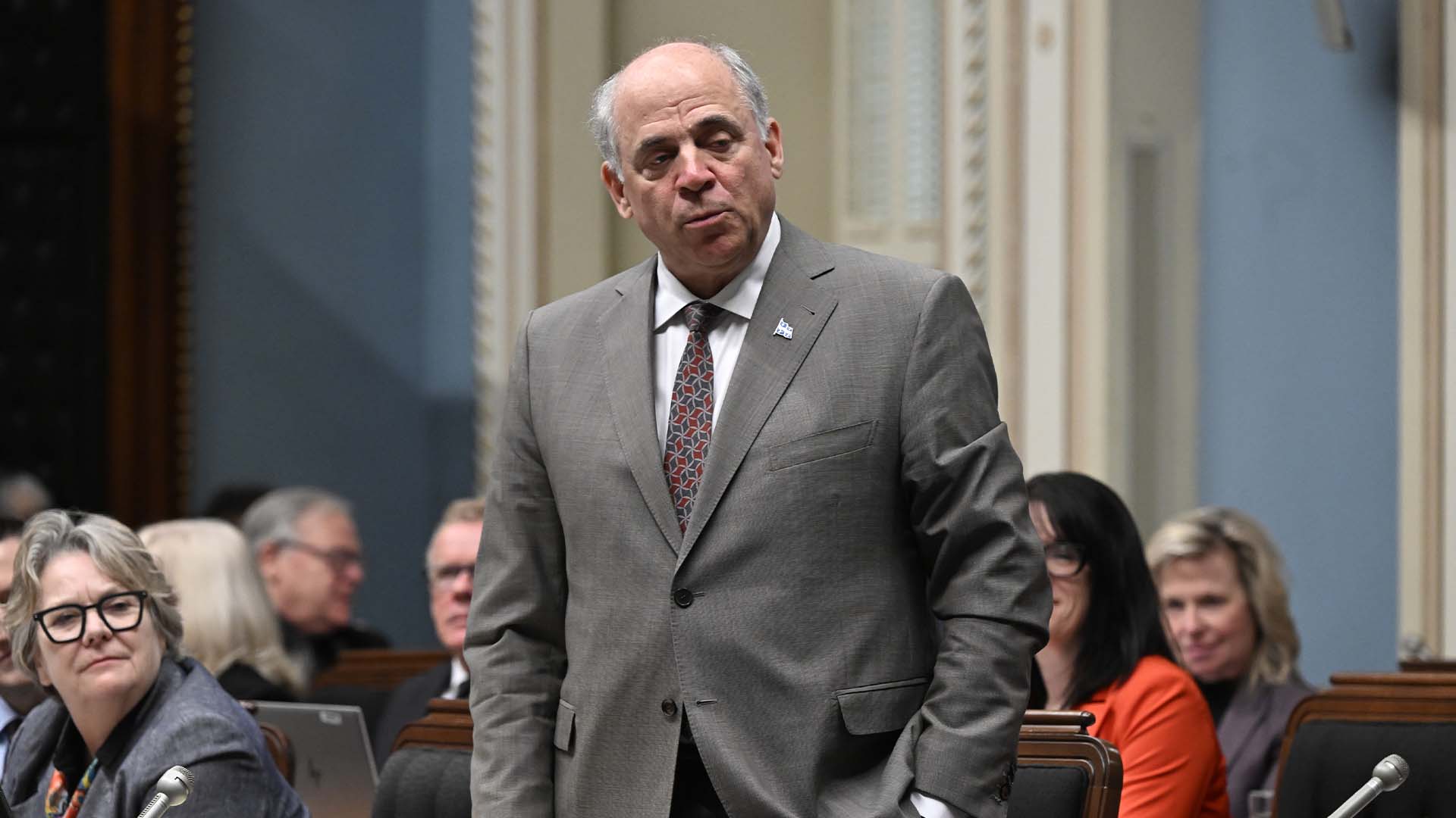 Le ministre de l'Économie et de l'Innovation du Québec, Pierre Fitzgibbon, répond aux questions de l'opposition sur l'intelligence artificielle, lors de la période des questions le jeudi 6 avril 2023 à l'Assemblée législative de Québec. 