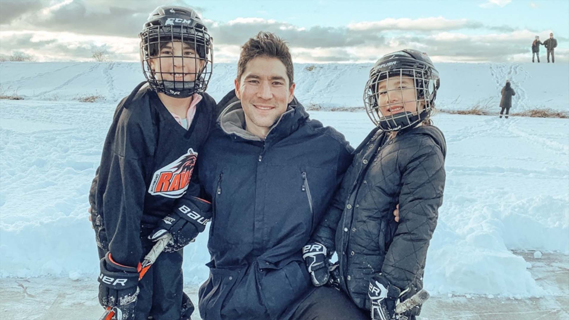 Raymond Sawada, 38 ans, venait de fêter l'anniversaire de l'une de ses deux jeunes filles et jouait au hockey récréatif au Richmond Ice Centre lorsqu'il est décédé d'une crise cardiaque le 10 avril 2023.