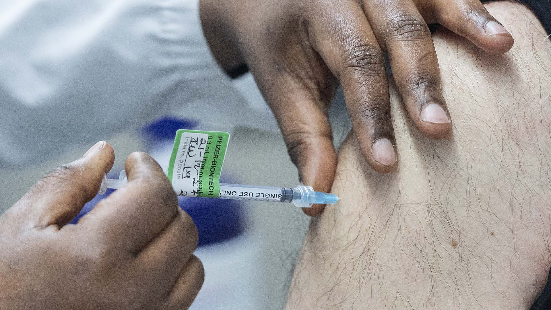 Pfizer Canada a annoncé que Santé Canada avait accepté d'examiner sa «présentation de drogue nouvelle» soumise pour son vaccin bivalent contre le virus respiratoire syncytial.