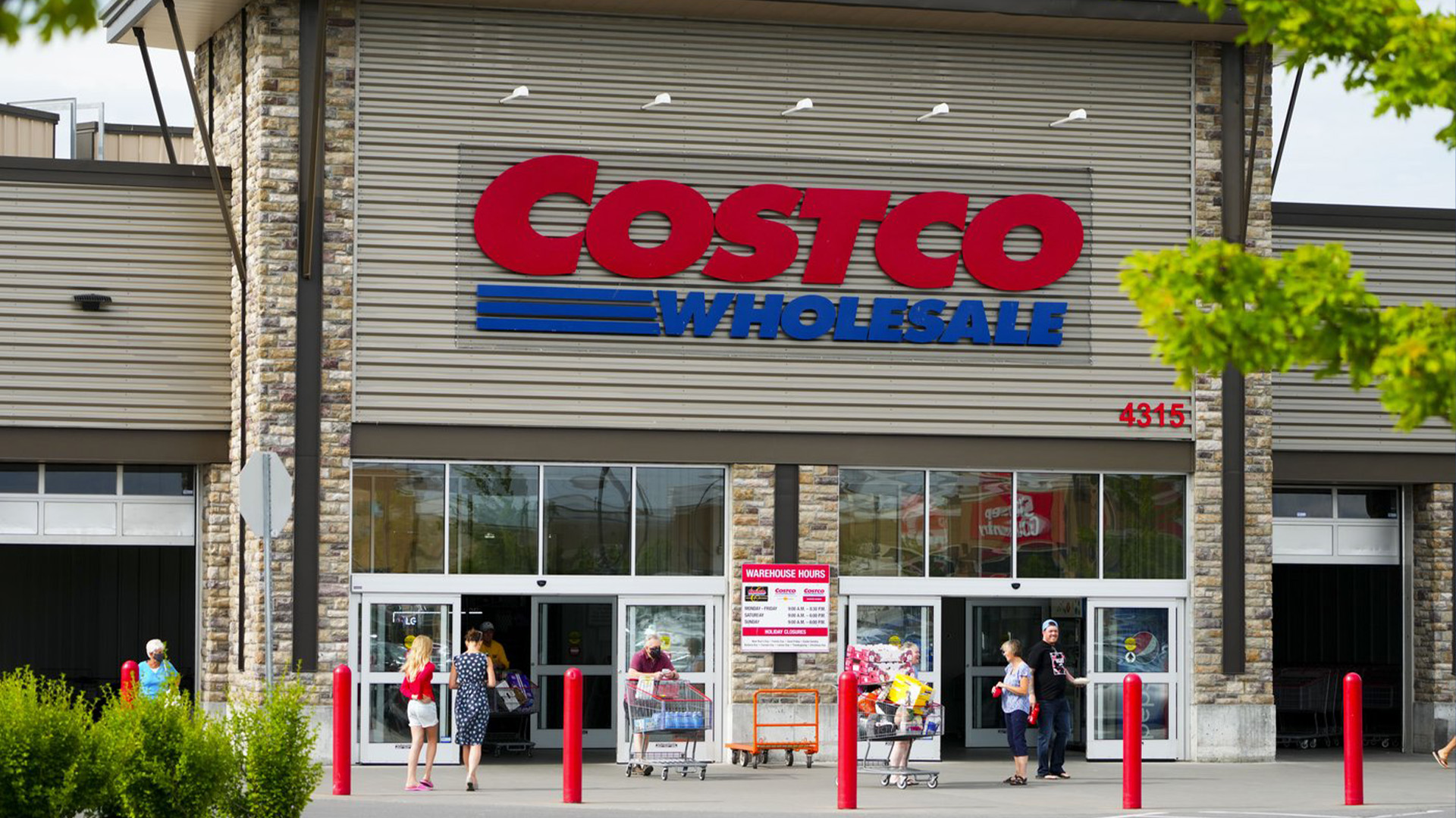 Un magasin Costco est photographié à Ottawa le lundi 11 juillet 2022. Pierre Riel, vice-président exécutif et chef de l'exploitation de Costco Wholesale International et Canada, a comparu devant le comité parlementaire sur l'inflation alimentaire le 17 avril 2023.