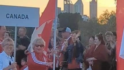 La Valdorienne Nadine Ogonowski a porté le drapeau du Canada aux Jeux des greffés 2023.