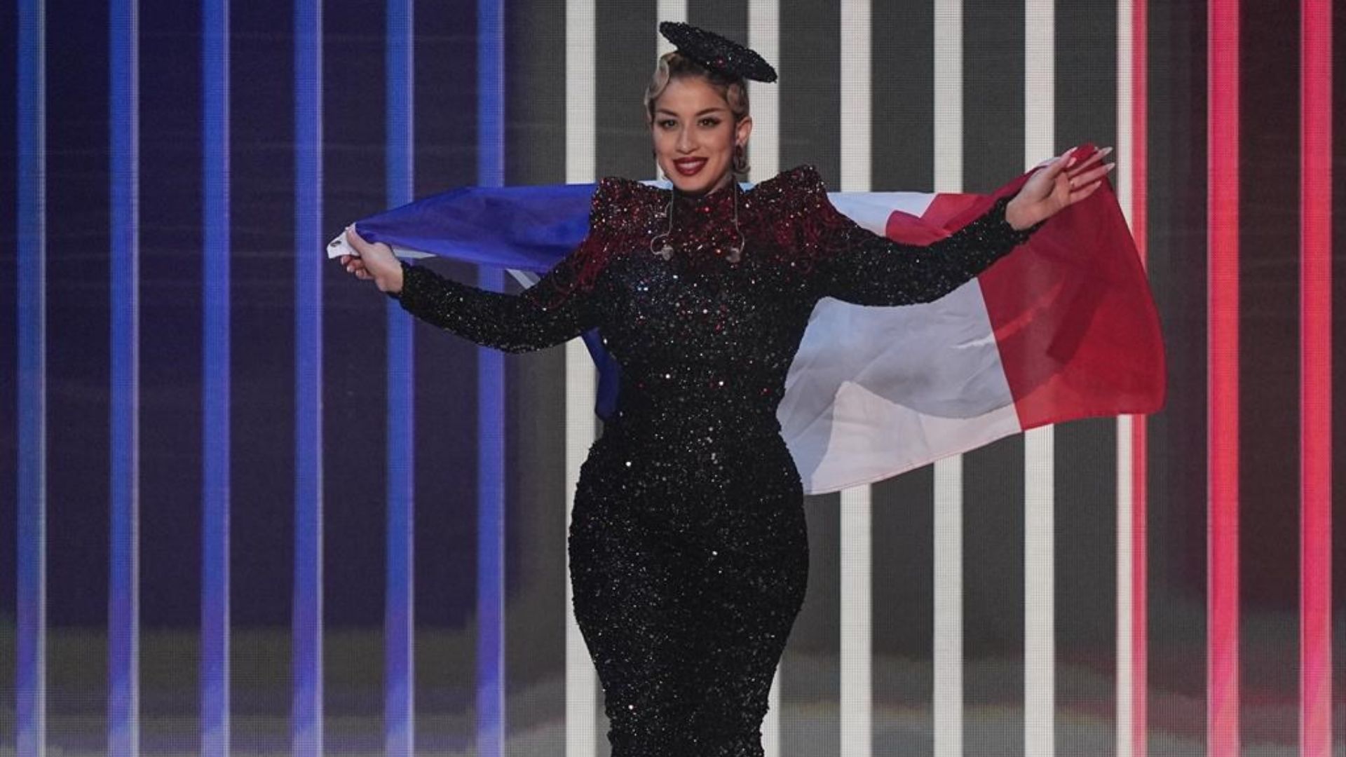 La chanteuse québécoise La Zarra représente la France à ce prestigieux concours musical. 